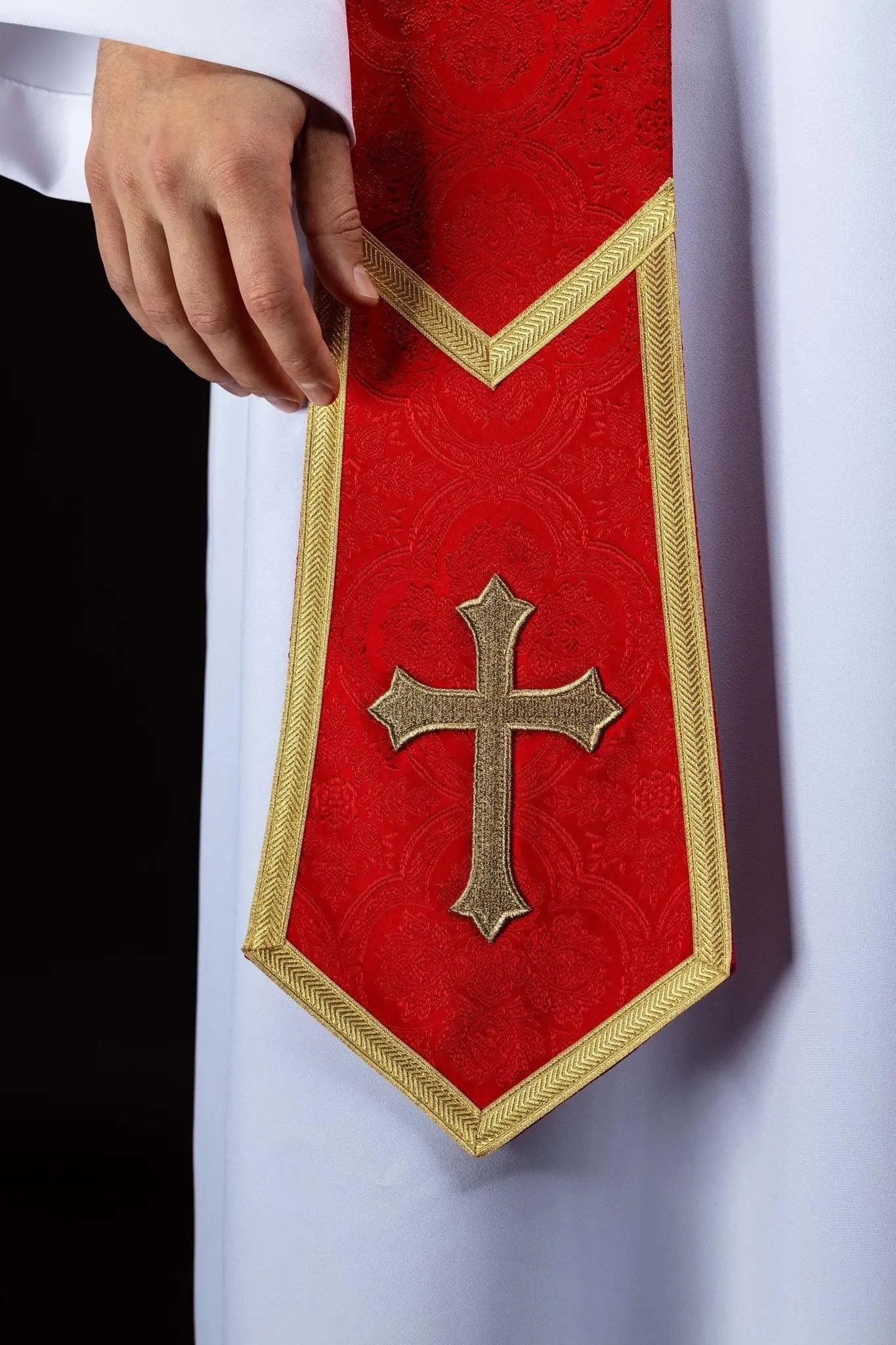 Étole rouge en jacquard avec Croix brodée