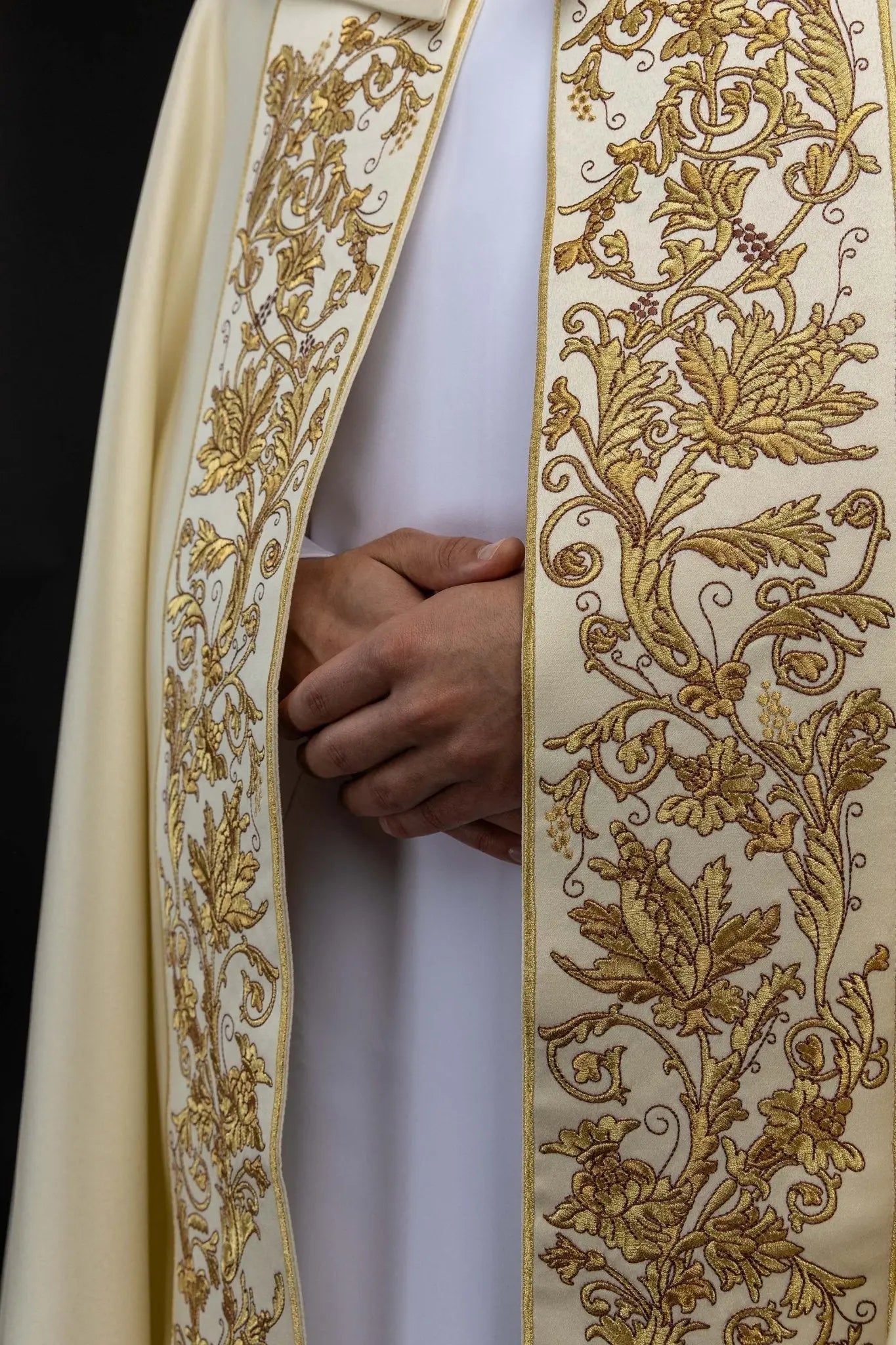 Chape liturgique avec broderie du Sacré-Cœur de Jésus