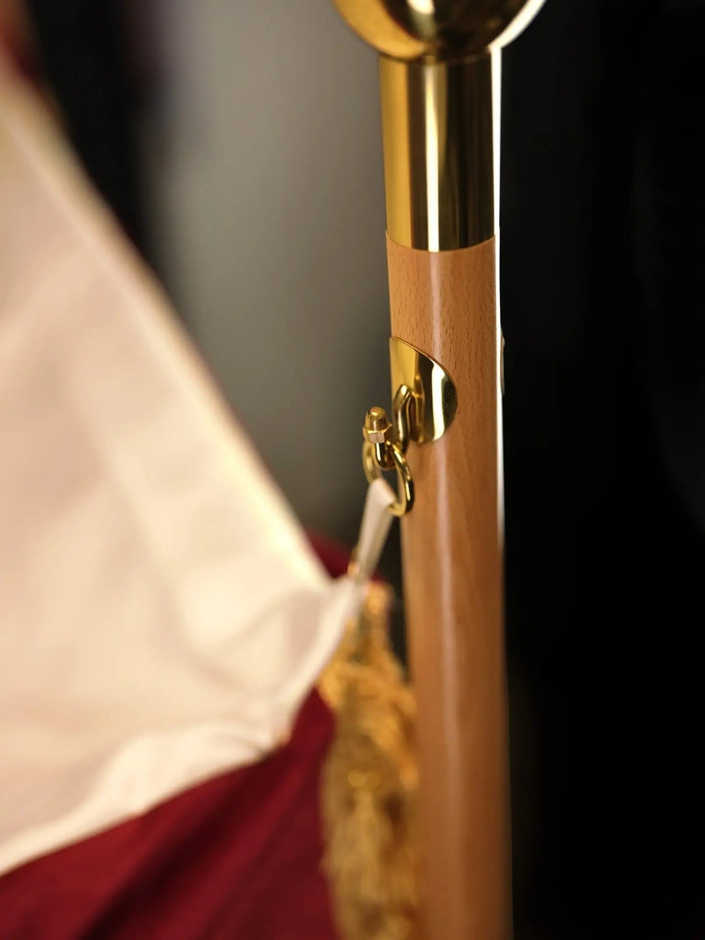 Ciborium brodé en velours bordeaux