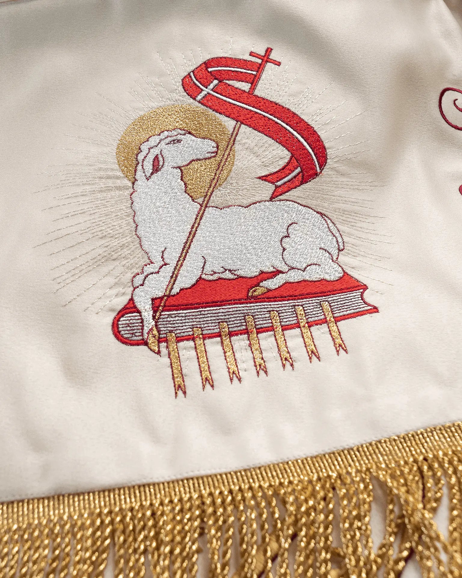 Baldaquin brodé avec motif de calice