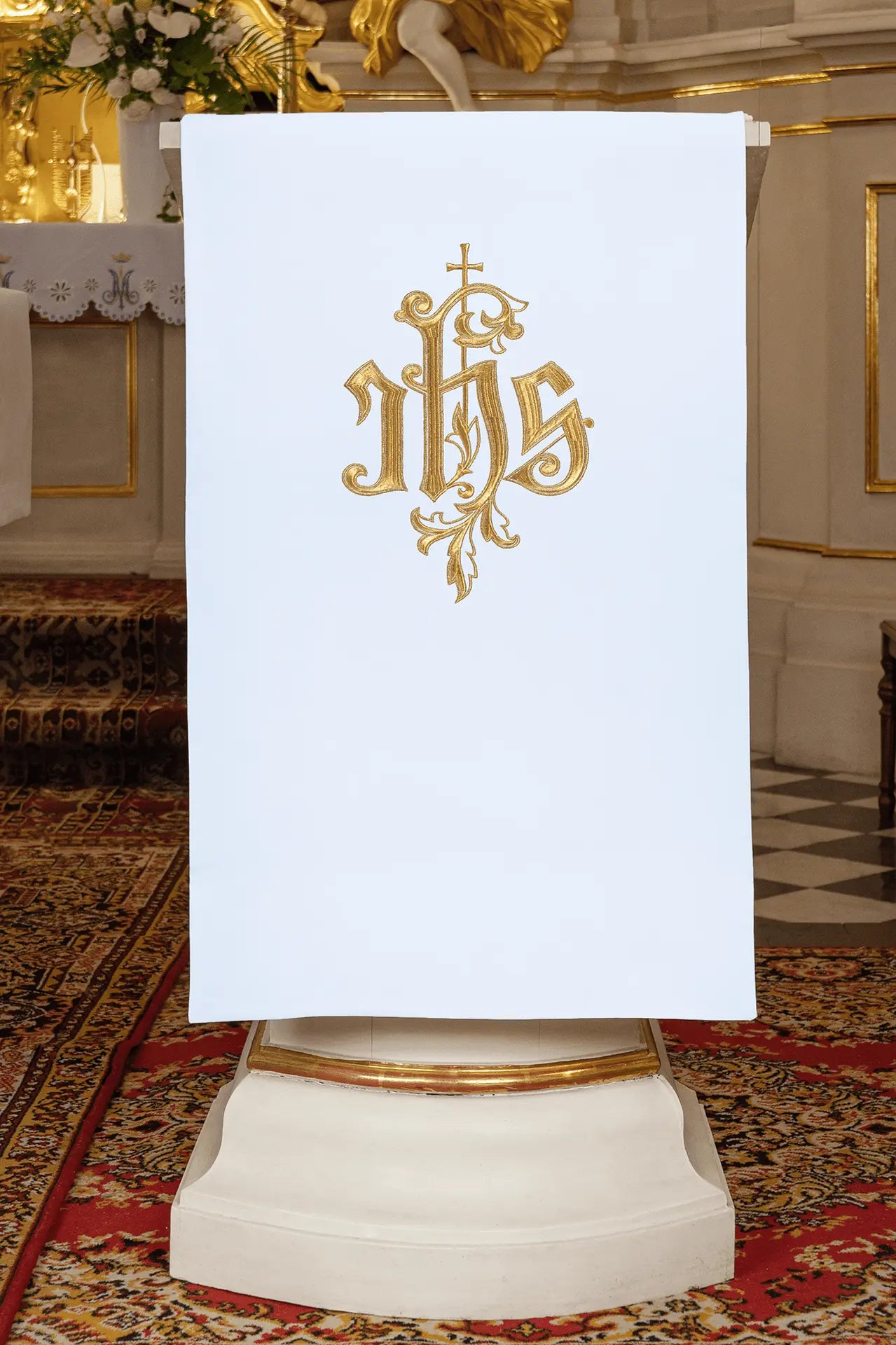 Nappe de lutrin brodée avec symbole IHS