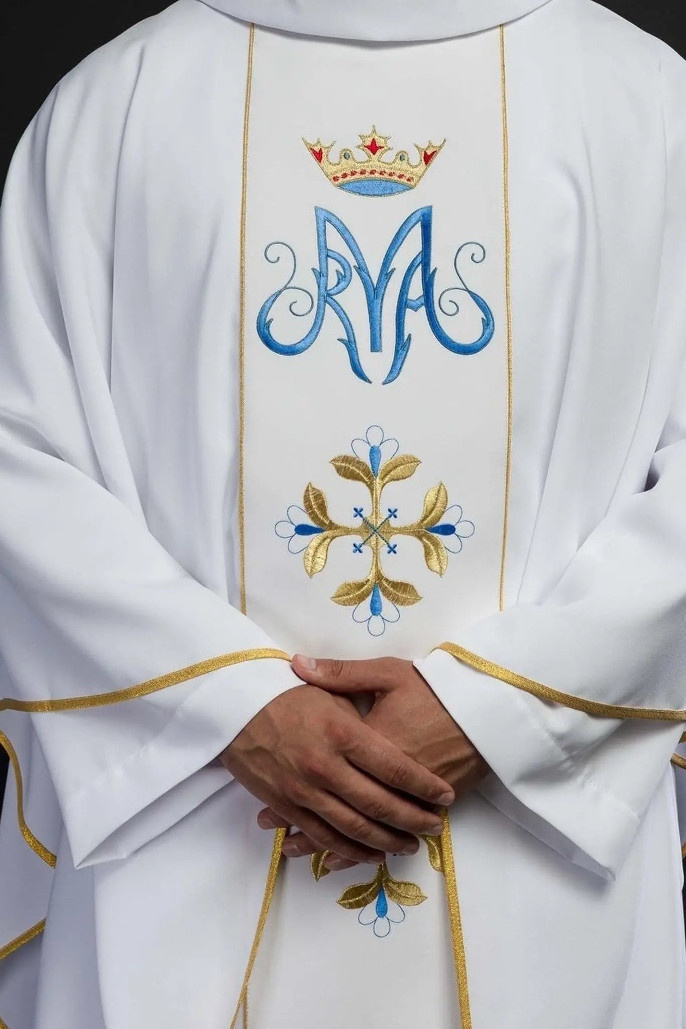 Chasuble liturgique blanche mariale avec ceinture