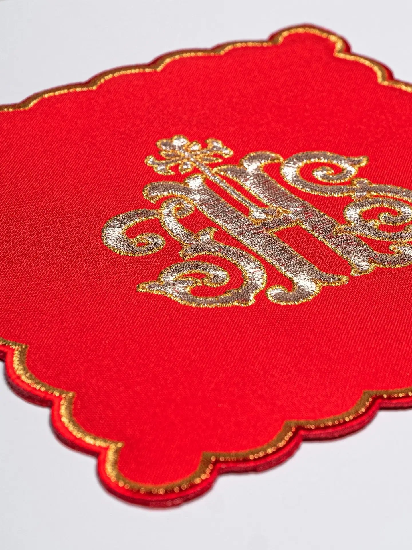 Linge de calice brodé IHS Rouge