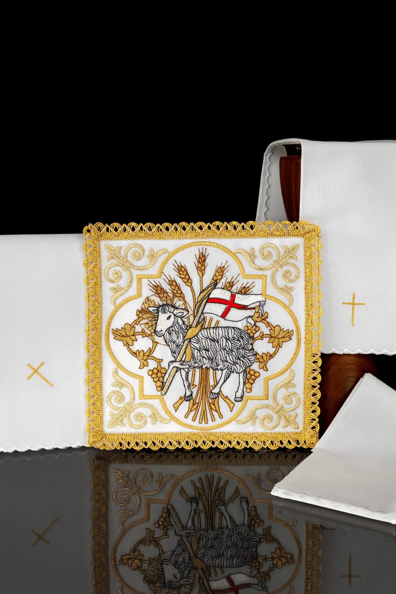 Ensemble de linge de calice brodé de Pâques avec l'Agneau de Dieu