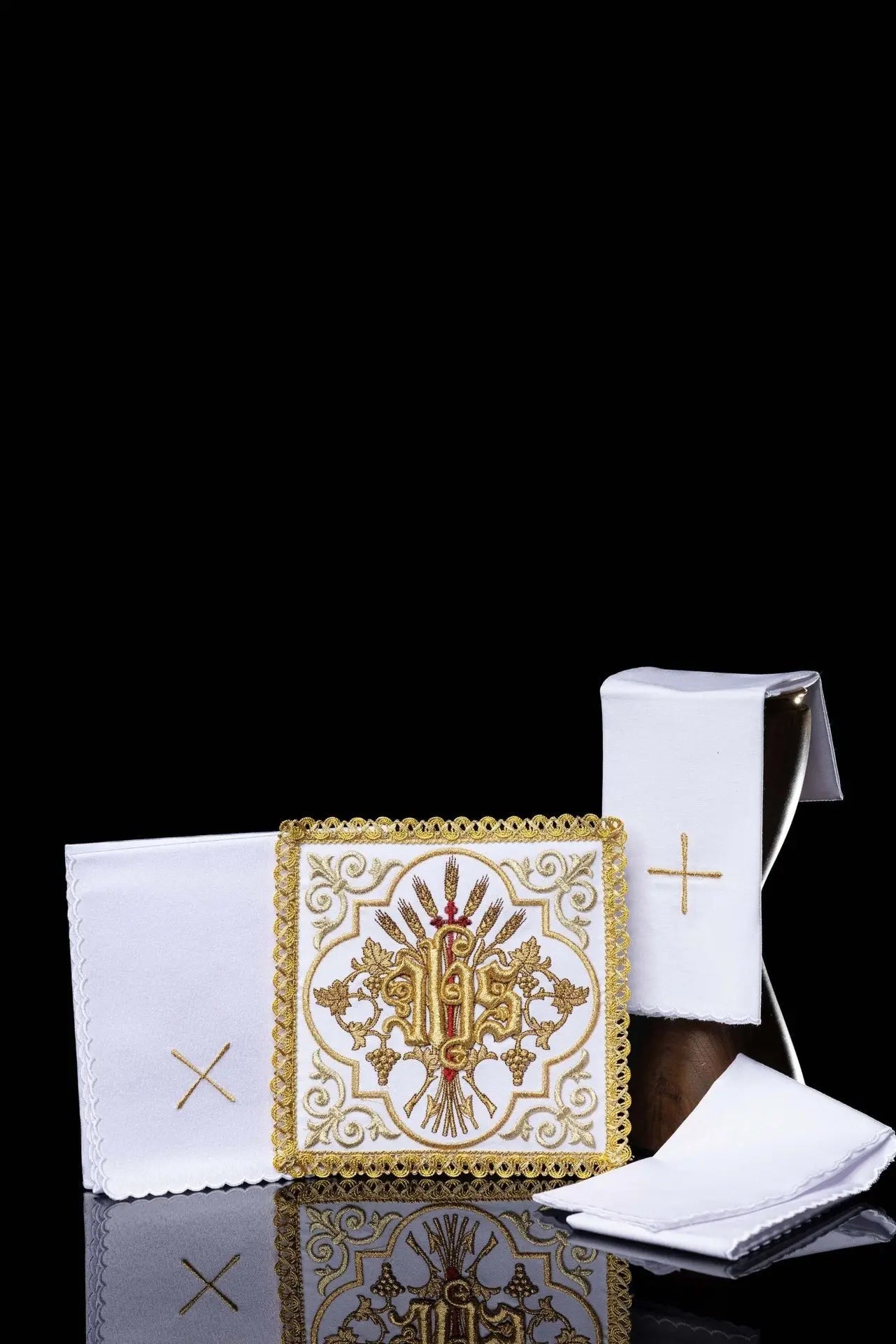 Ensemble de linge de calice brodé avec monogramme IHS – Collection Symbole de Jésus