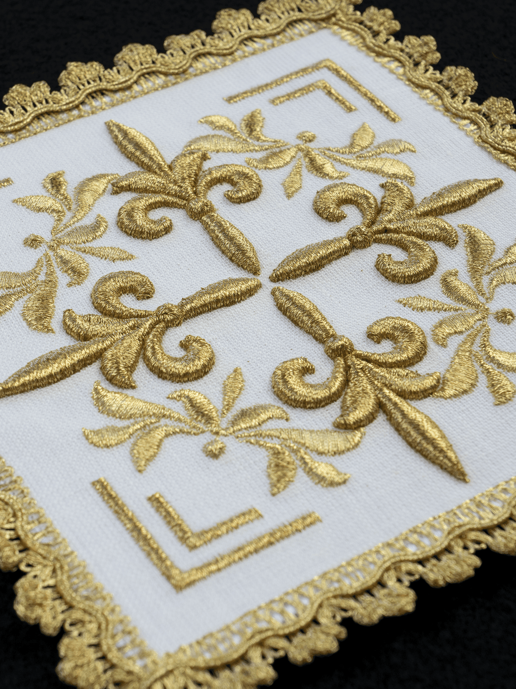 Bielizna kielichowa haftowana Złote Zdobienia