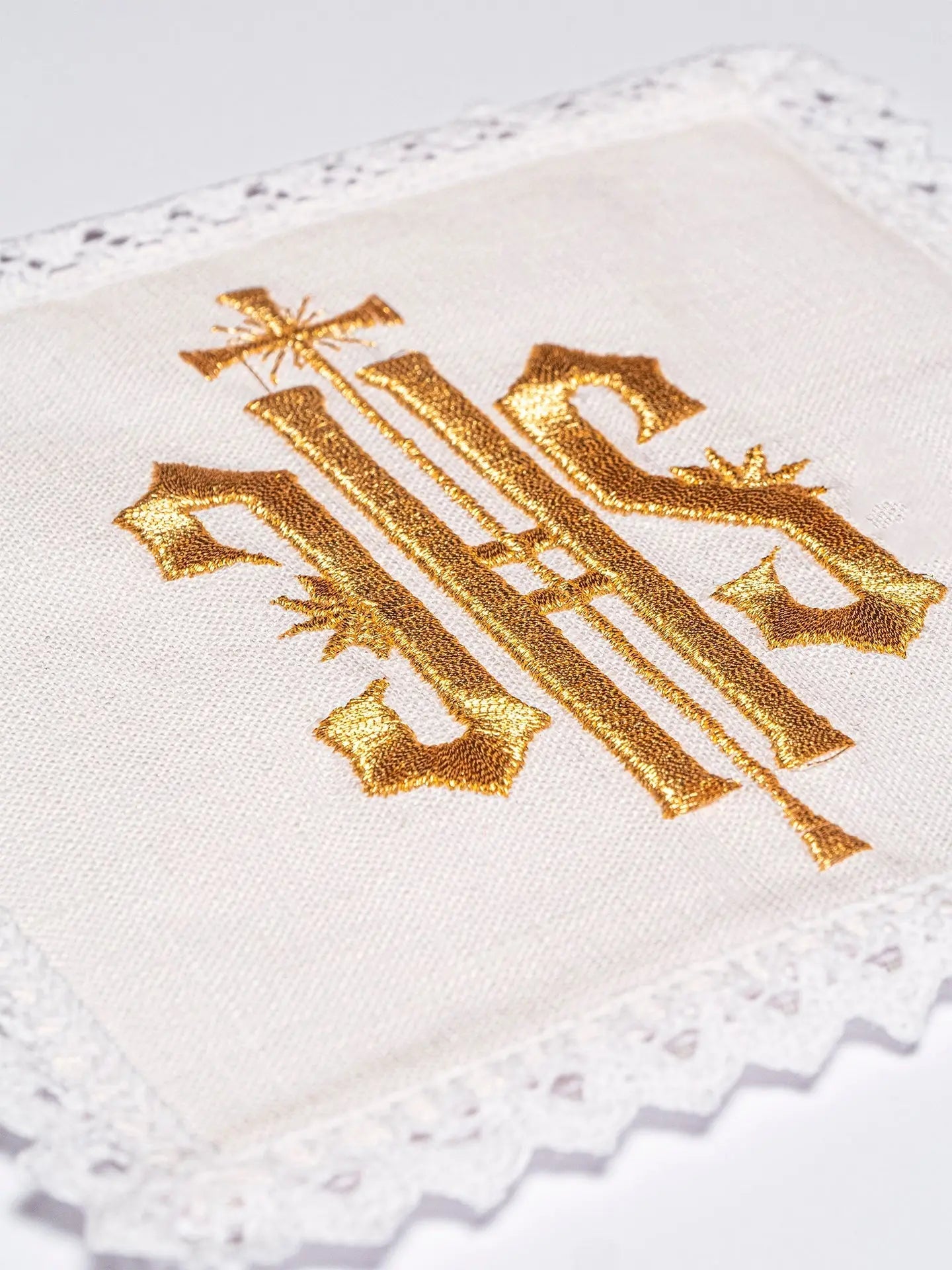 Lin de calice en lin brodé avec motif IHS