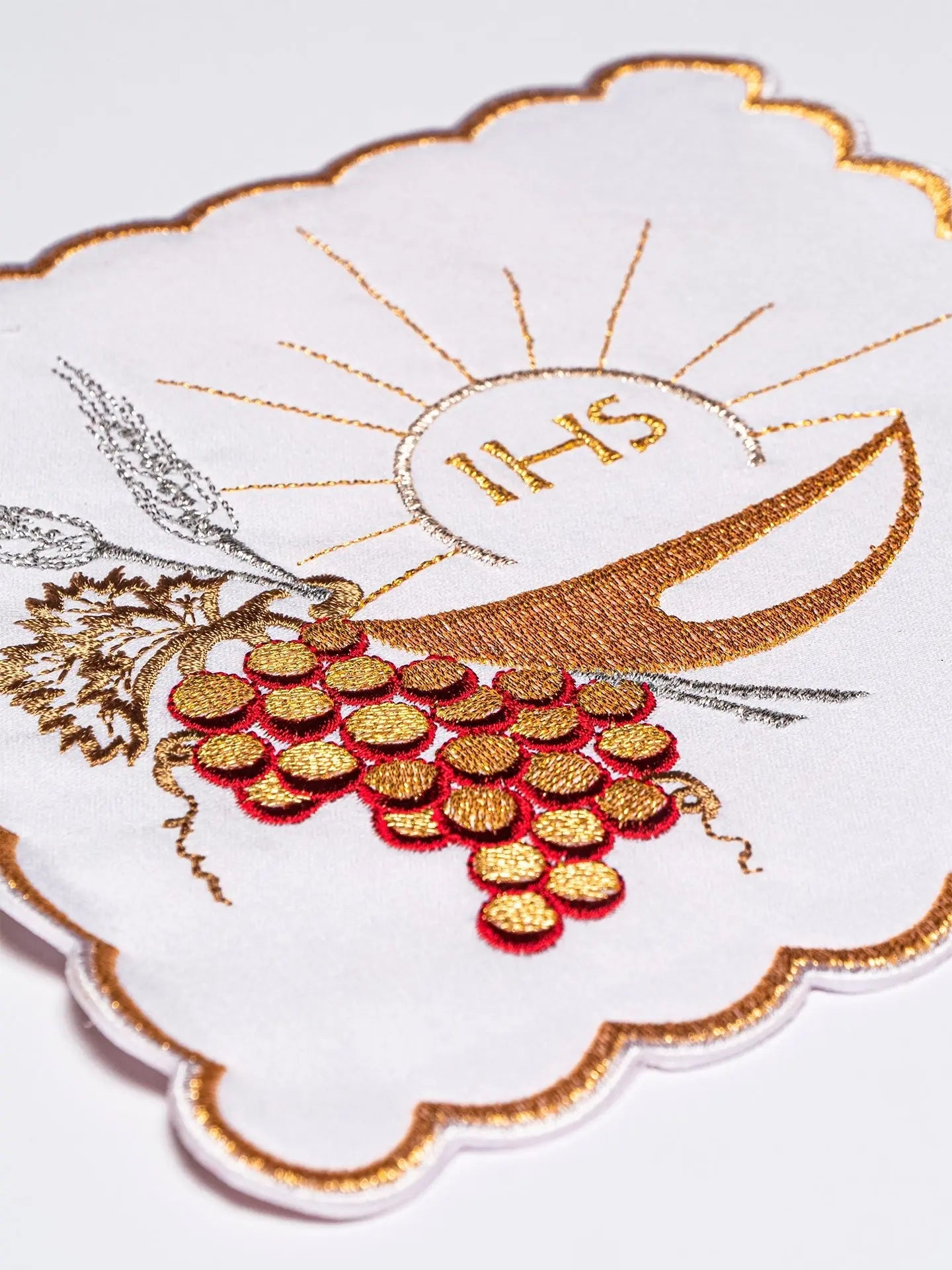 Linge de calice avec broderie du calice eucharistique