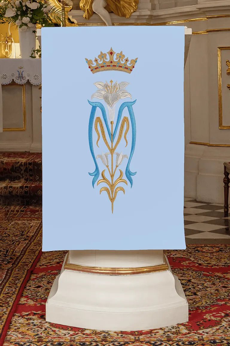 Nappe de lutrin brodée avec motif marial