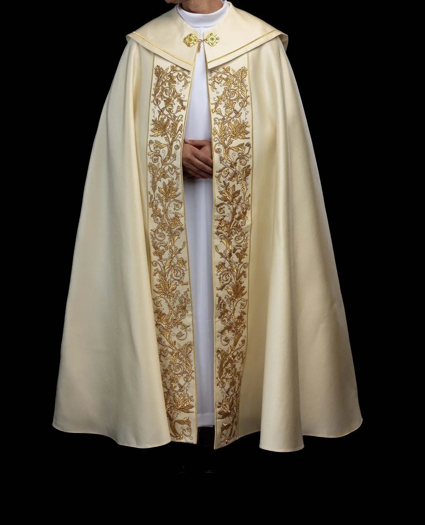 Chape liturgique avec broderie du Sacré-Cœur de Jésus