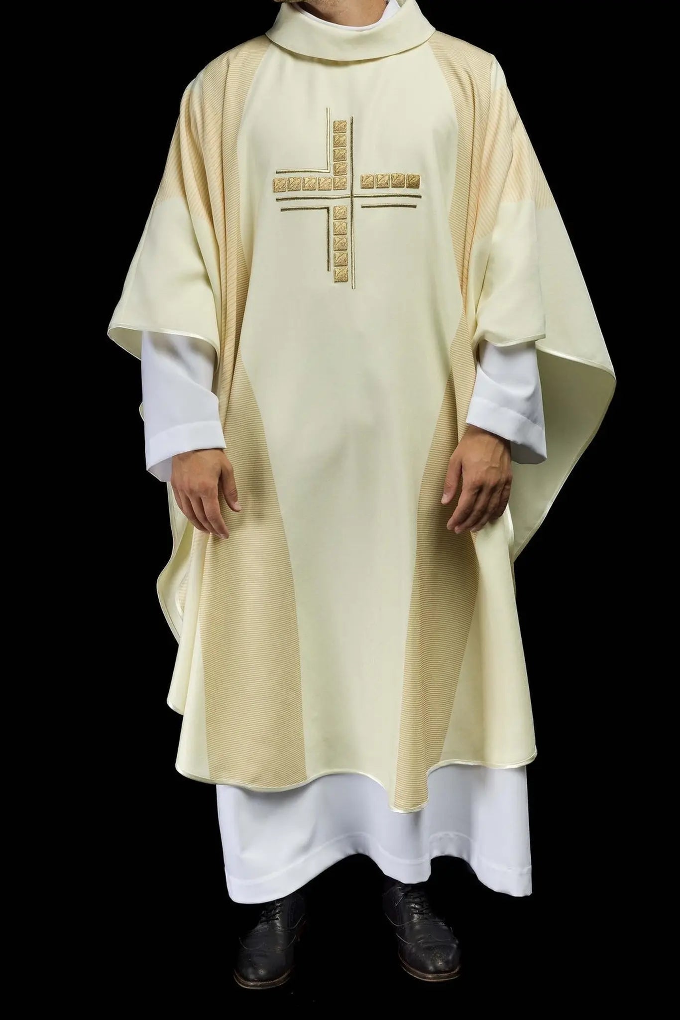 Chasuble in ecru with embroidered Cross - HAFTINA ATELIER