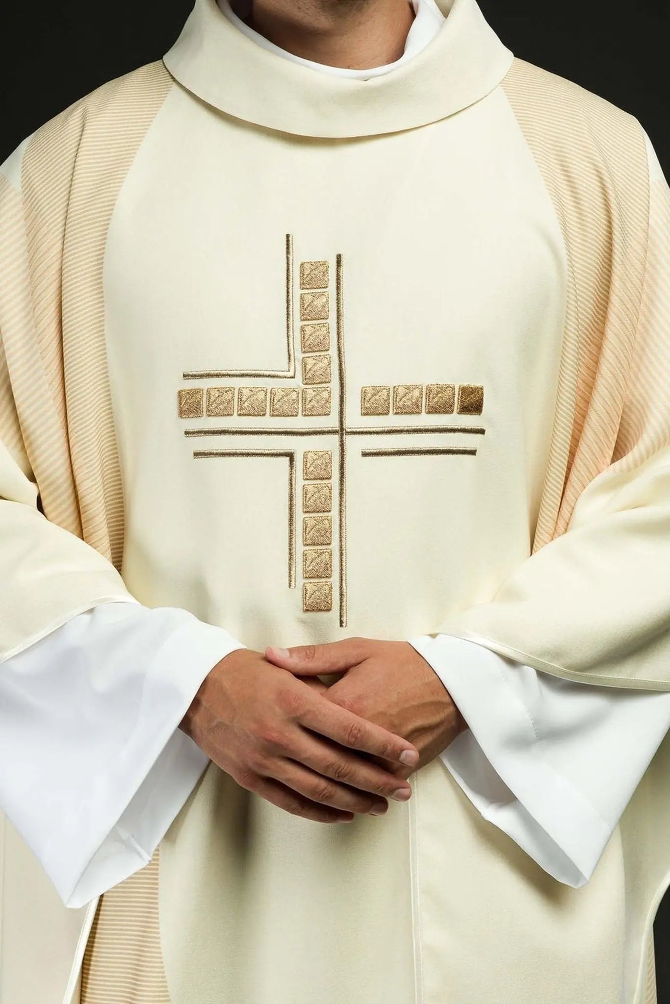 Chasuble in ecru with embroidered Cross - HAFTINA ATELIER