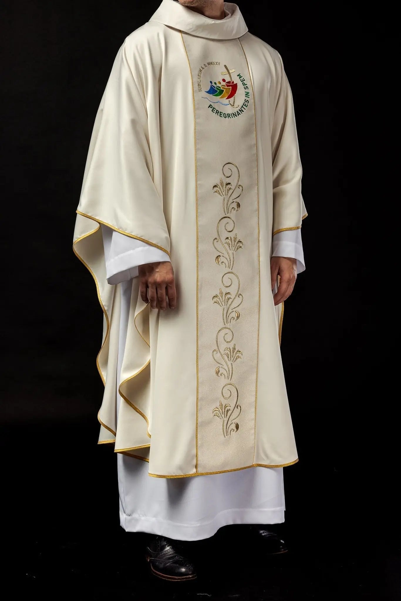 Chasuble with embroidered belt with jubilee logo ecru JUBILEE ROME 2025 - HAFTINA ATELIER