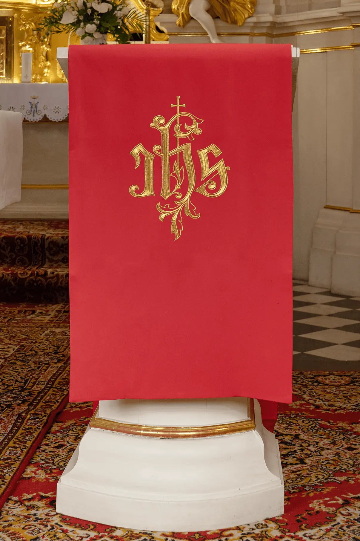 Nappe de lutrin brodée avec symbole IHS
