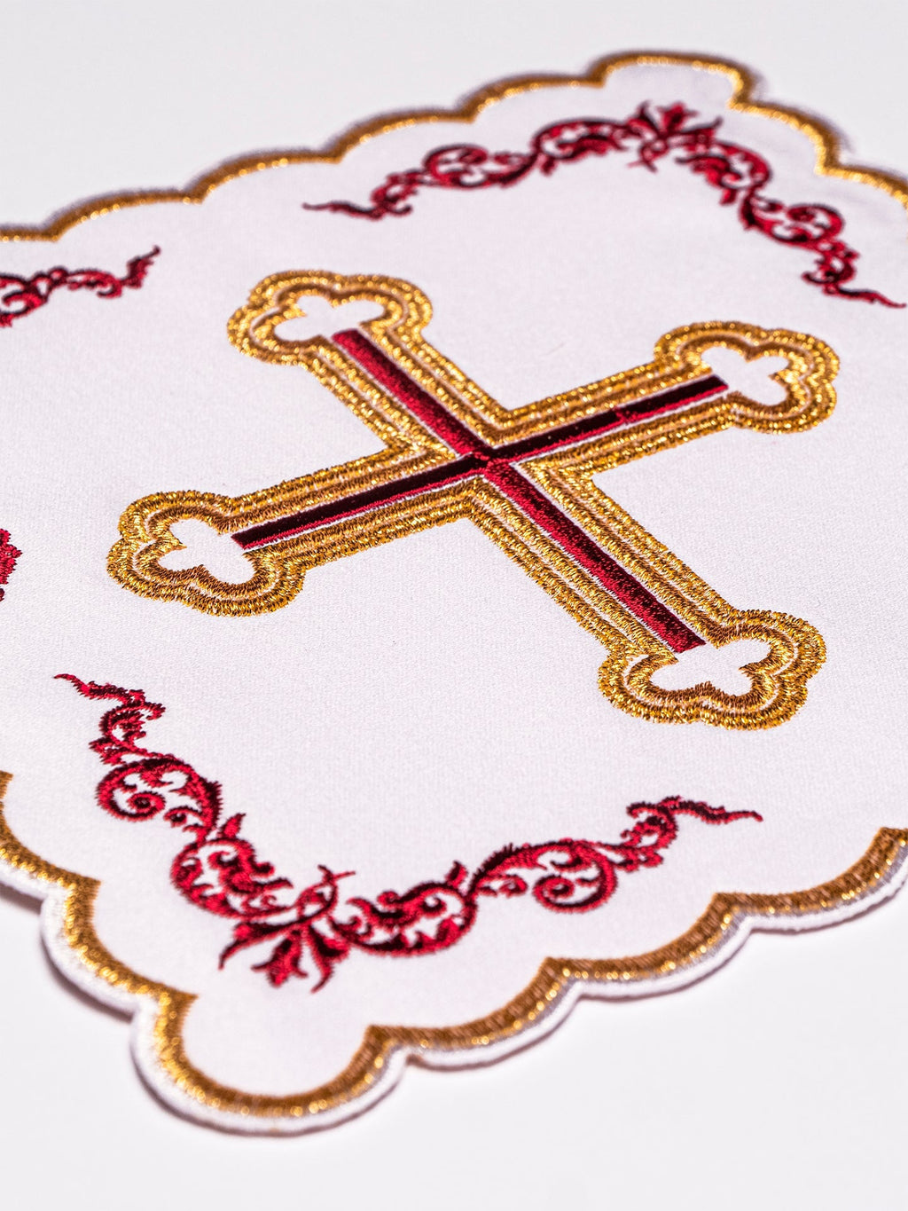 Czerwono - złota bielizna kielichowa