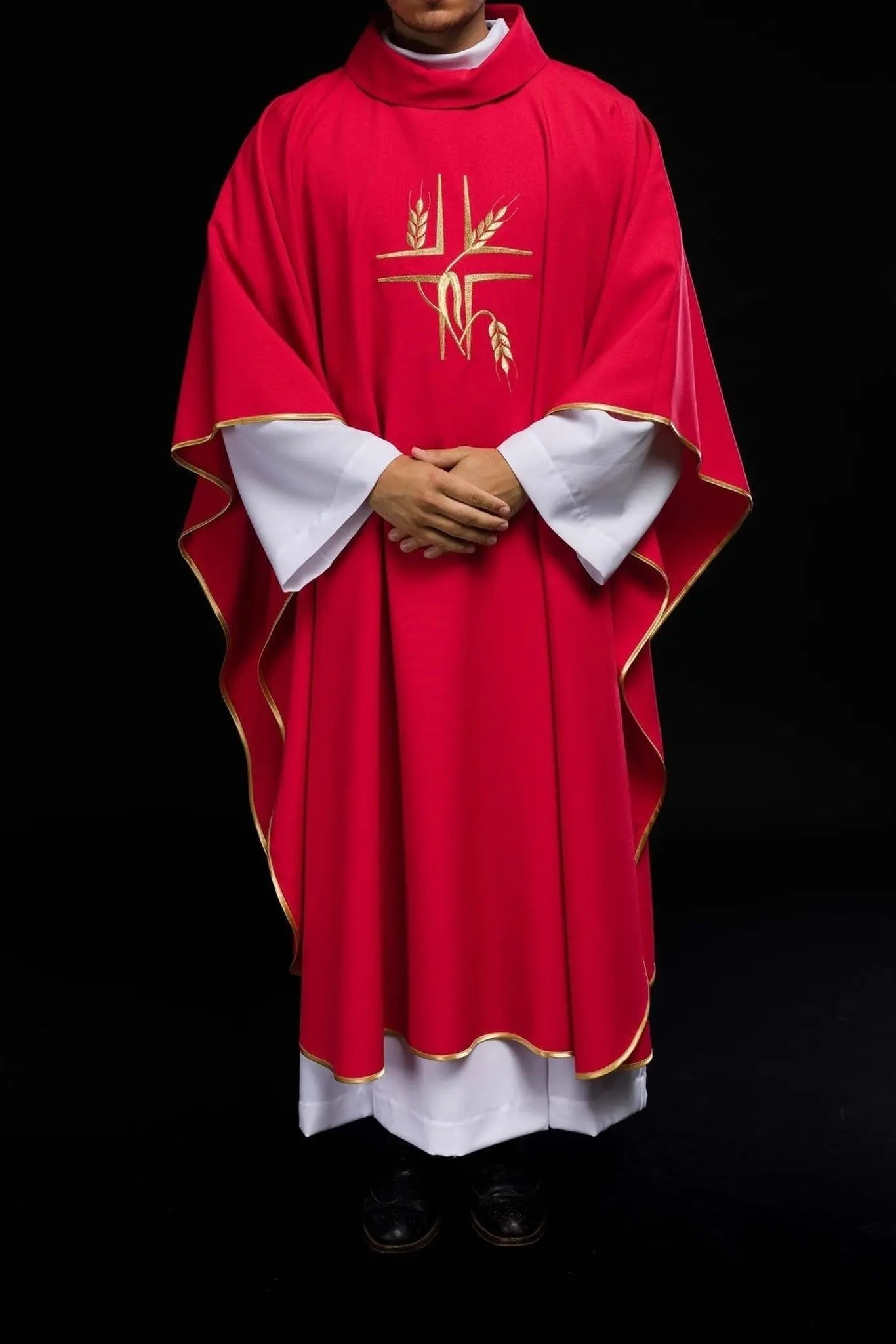Chasuble rouge avec broderie de la Croix et des Pointes