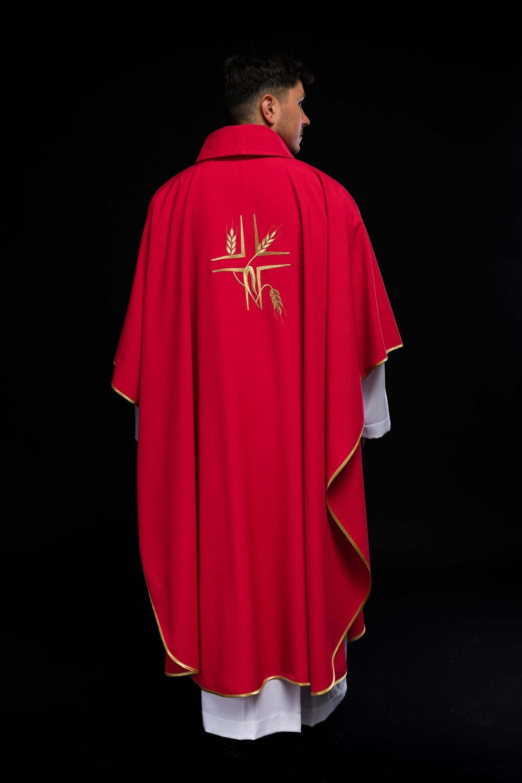 Czerwony ornat z haftem Krzyża i Kłosów