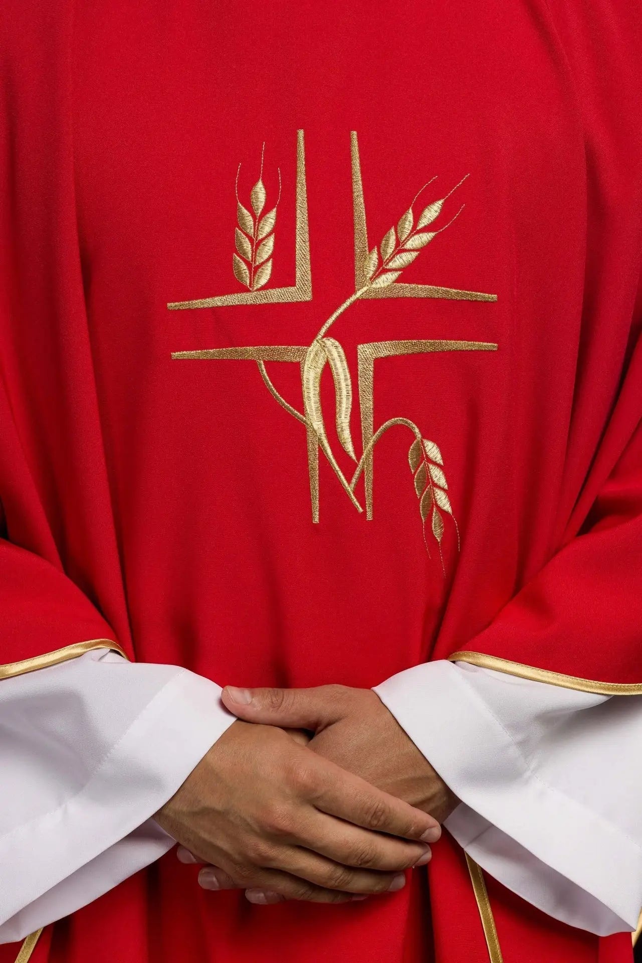 Chasuble rouge avec broderie de la Croix et des Pointes