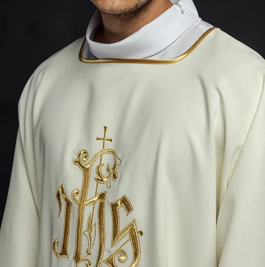 Dalmatics avec broderie IHS en écru