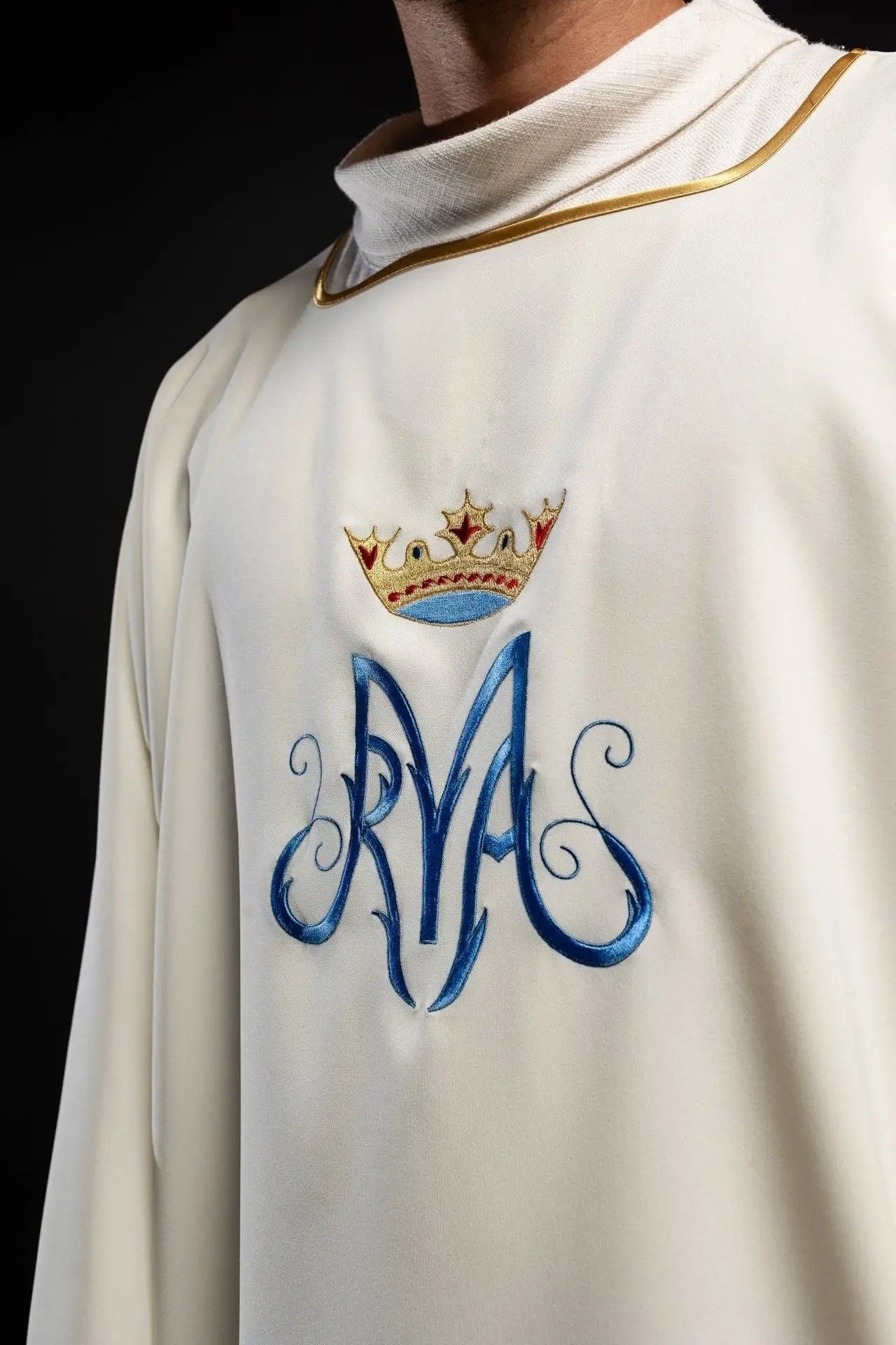 Dalmatics avec broderie mariale
