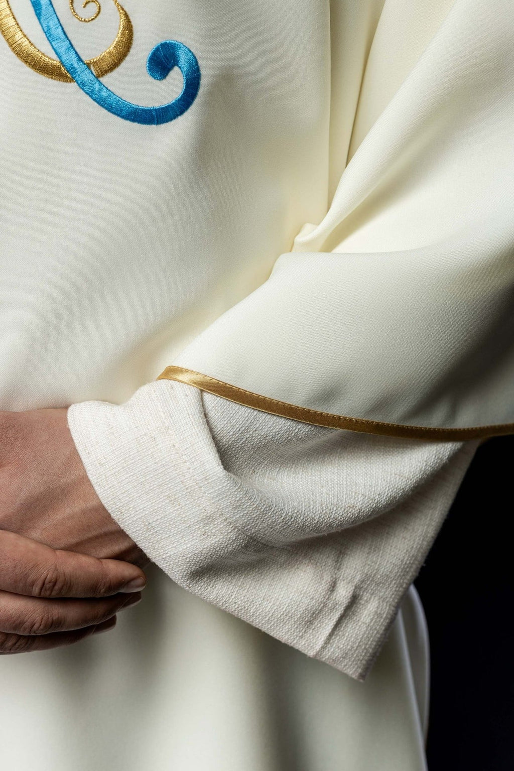 Dalmatyka z haftem Maryjnym ecru