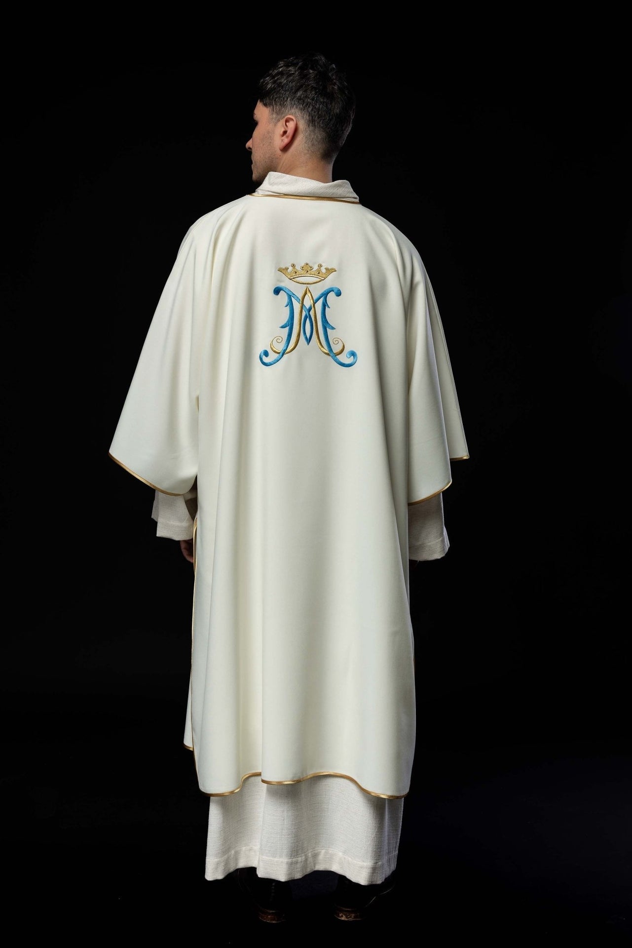 Dalmatyka z haftem Maryjnym ecru