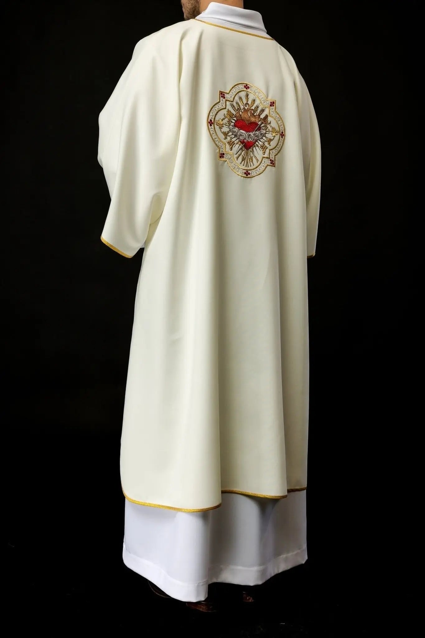 Dalmatics avec motif du Cœur de Jésus