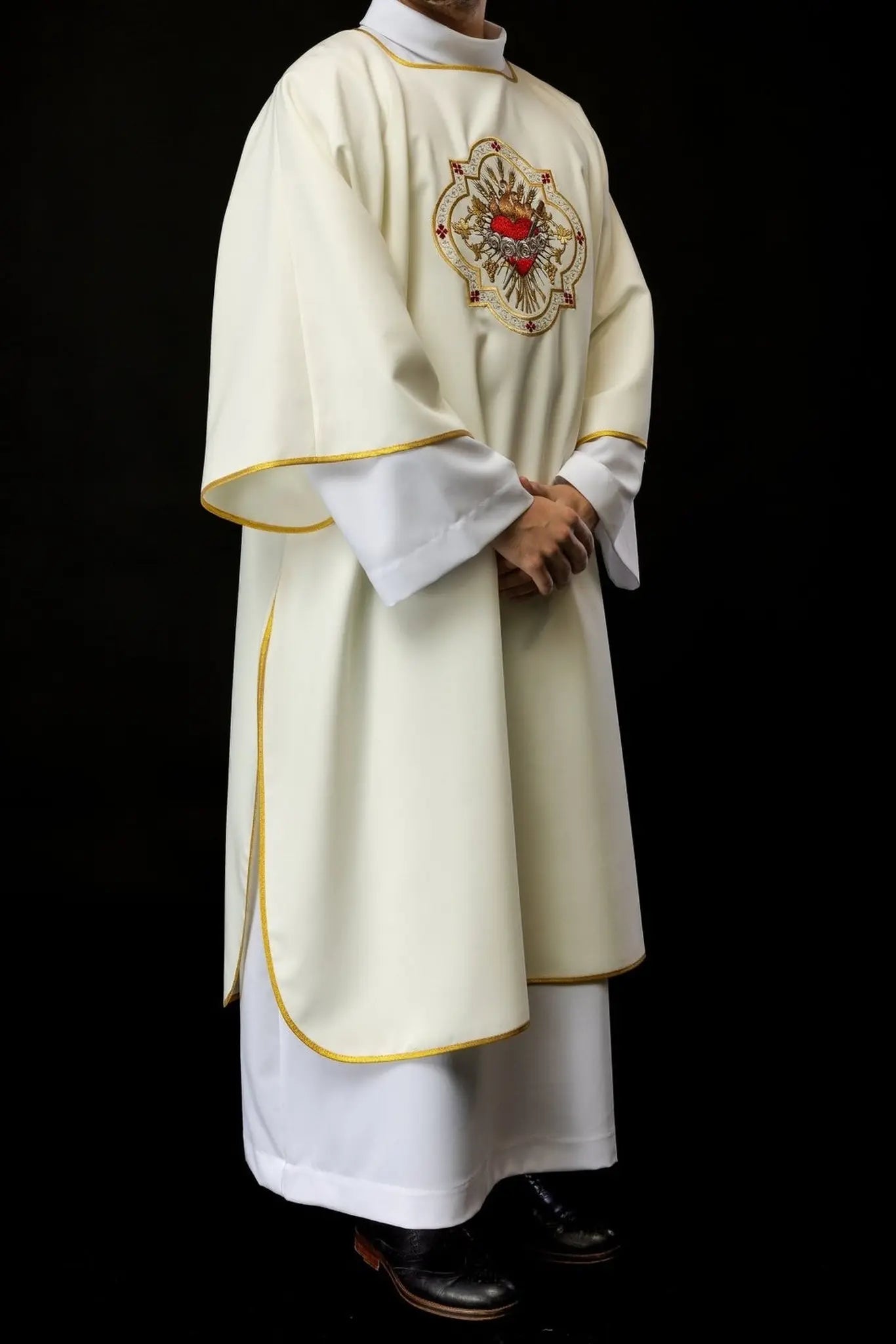 Dalmatics avec motif du Cœur de Jésus