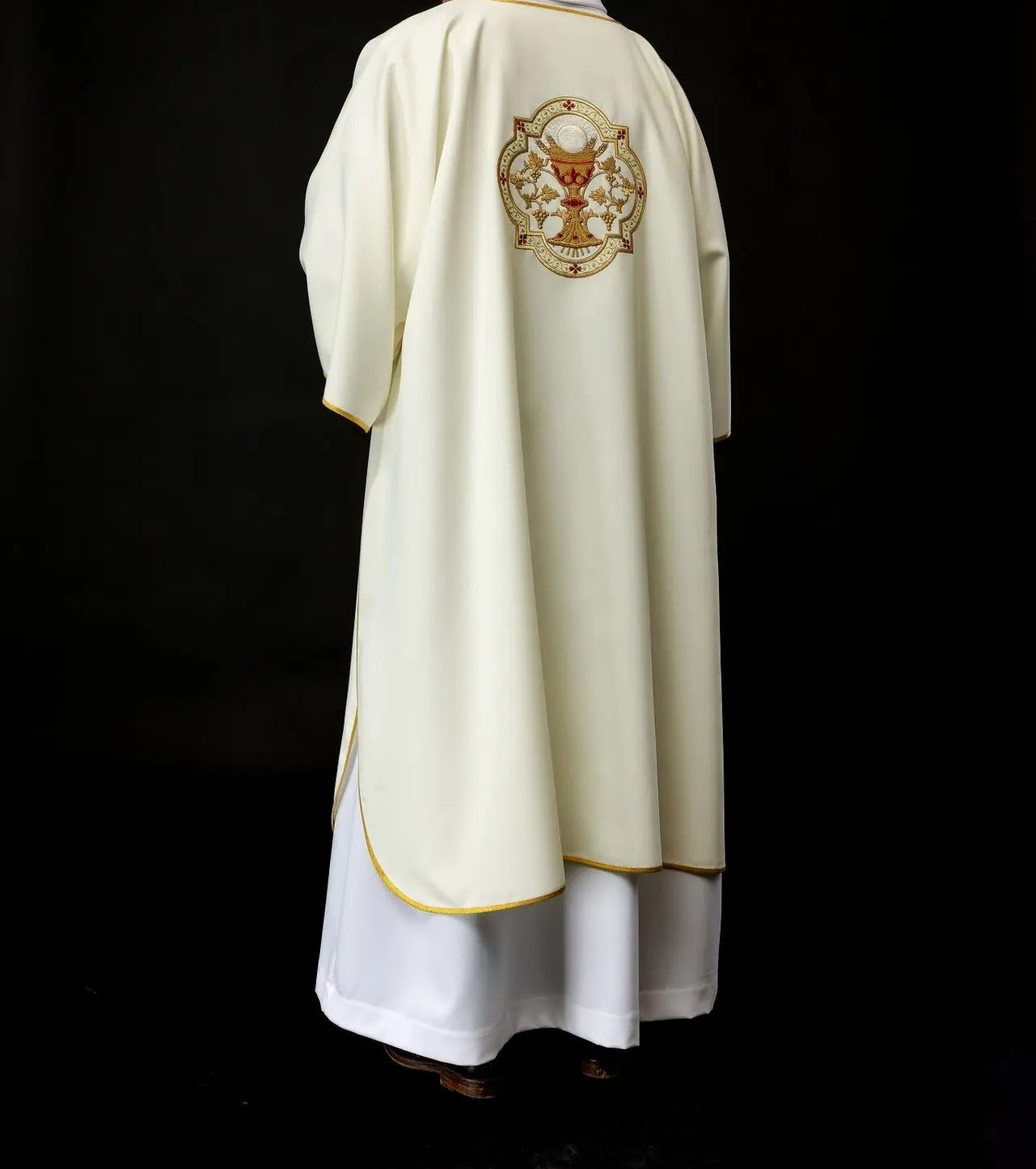 Dalmatica with the motif of the Heart of Jesus and the Eucharistic Chalice