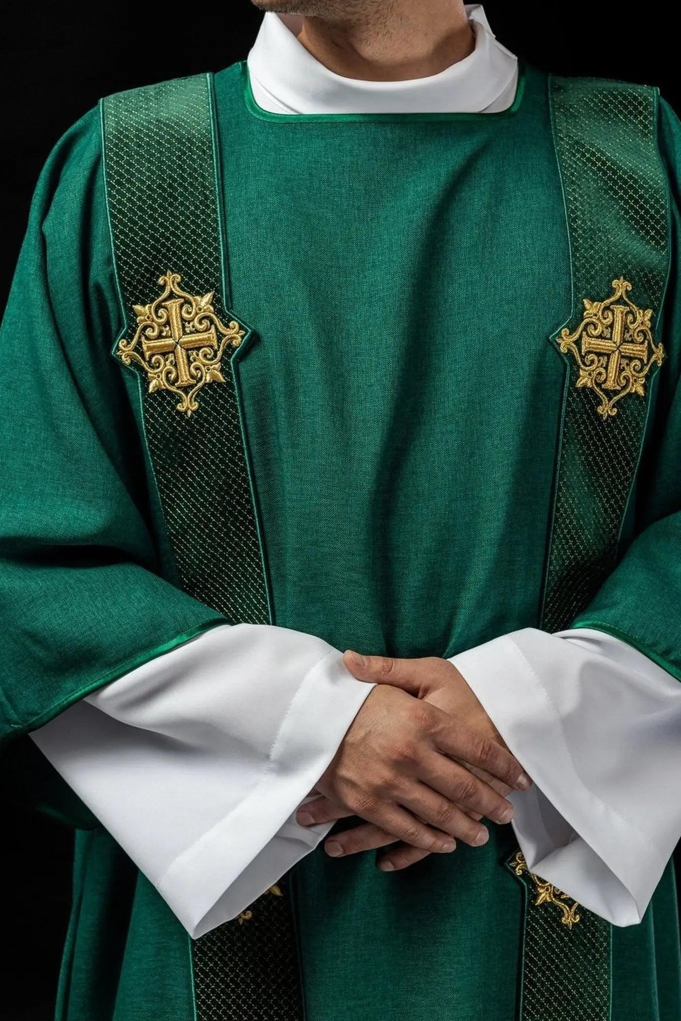Dalmatique en velours avec rayures et symboles de croix – Vert