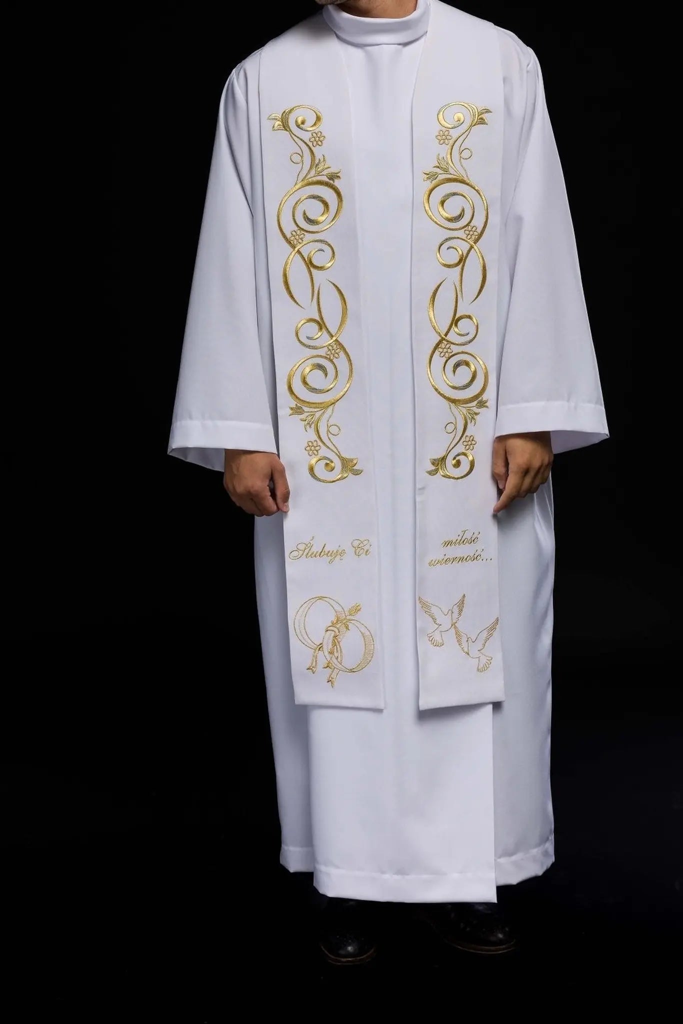 Longue étole de mariage brodée en blanc