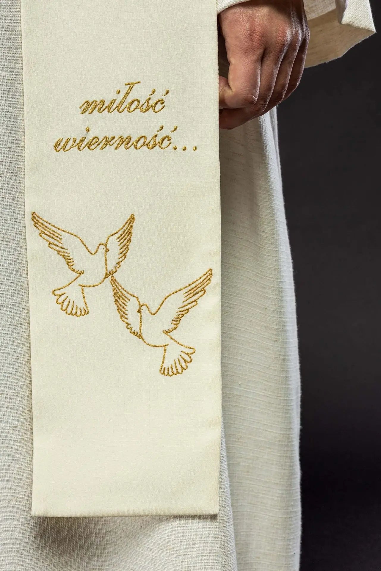 Longue étole de mariage brodée couleur crème
