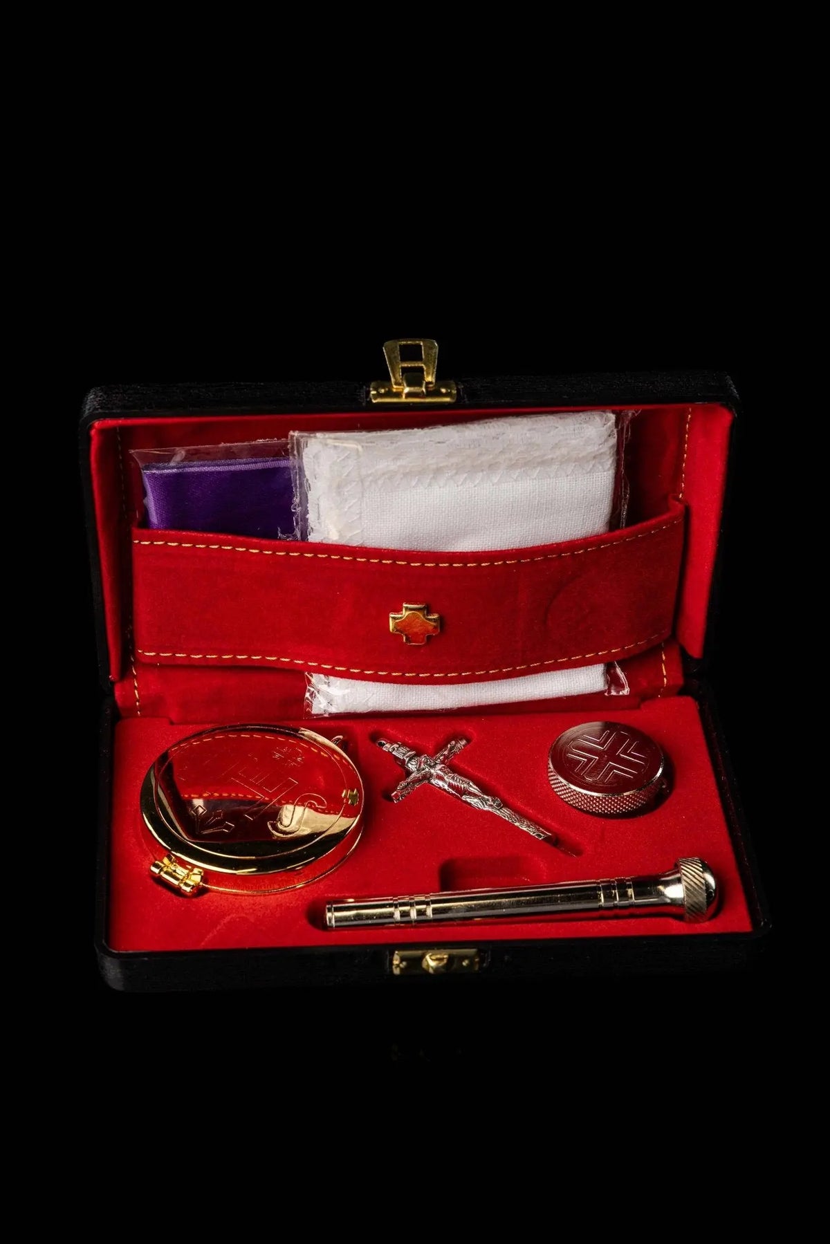 Rouge bourse liturgique avec équipement, croix et motifs eucharistiques, vue de face