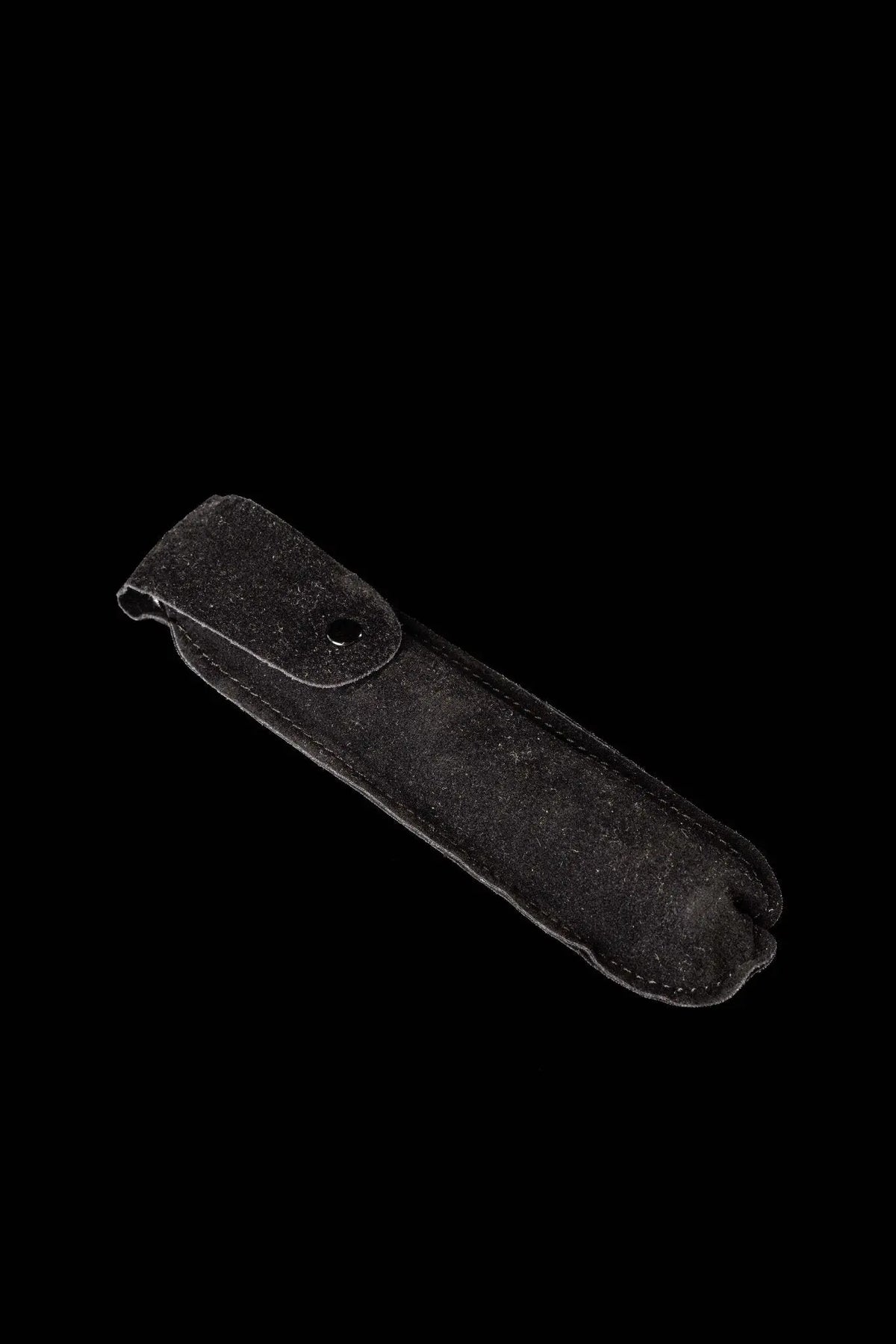 Goupillon en métal avec étui, 6,75 pouces (17 cm), étui noir ouvert à plat, vue de dessus
