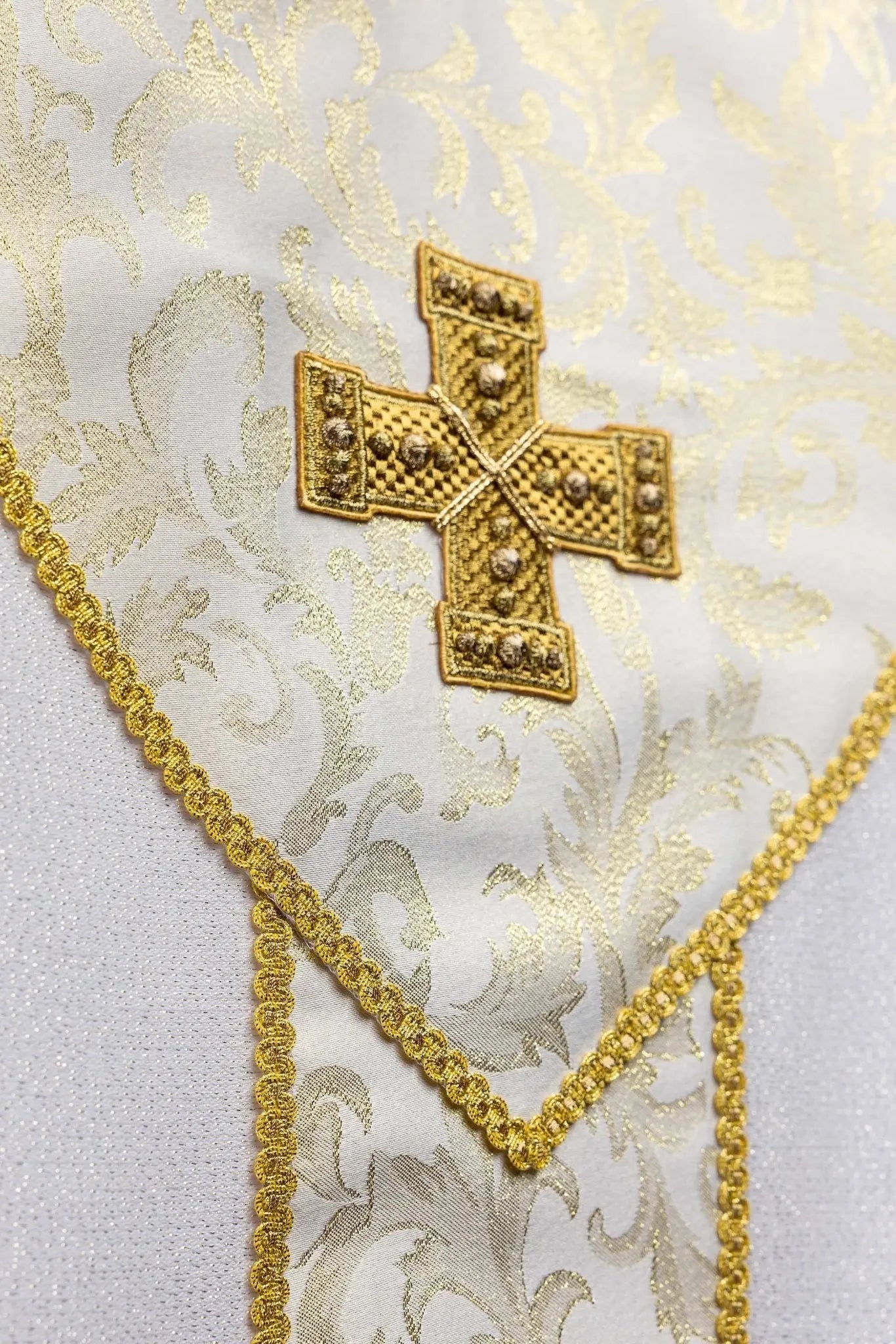 Ecru Chasuble with Gold Cross and Jacquard Fabric - HAFTINA ATELIER