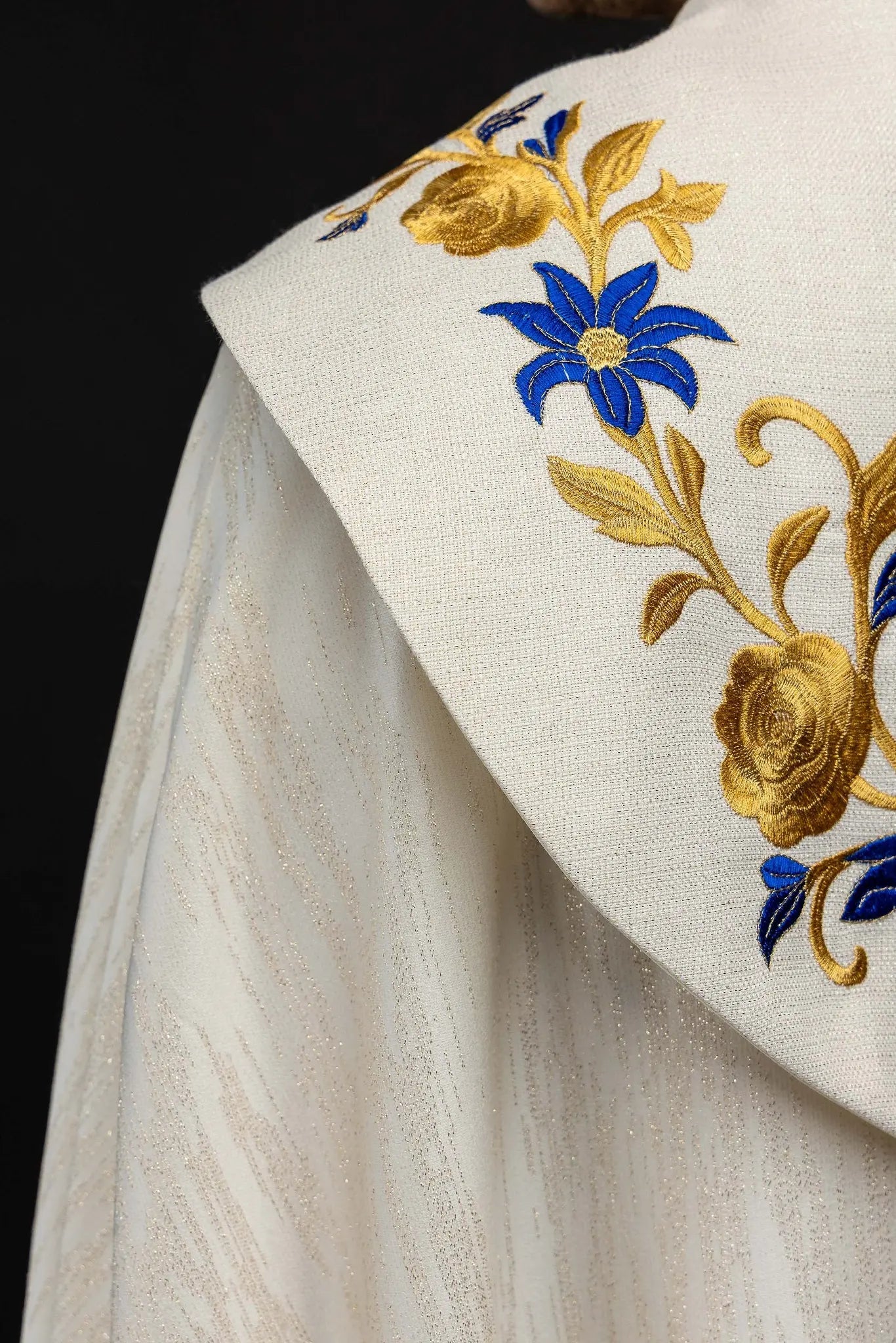 Ecru embroidered cope with Marian symbol - HAFTINA ATELIER