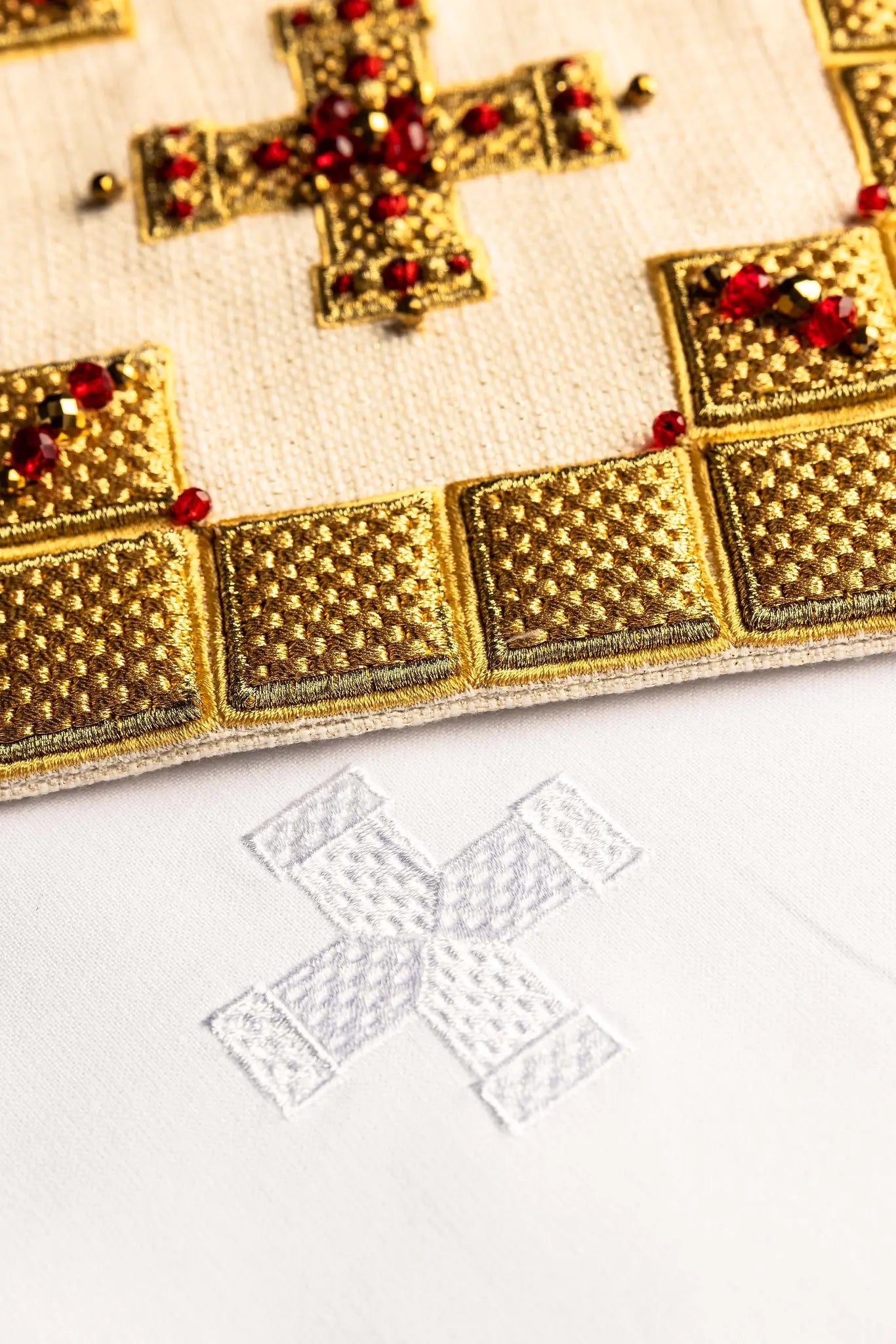 Ecru Handmade Chalice Linen Set with Natural Stones - HAFTINA ATELIER
