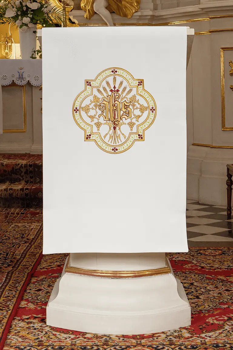 Serviette d'évangéliaire brodée d'or I JHS