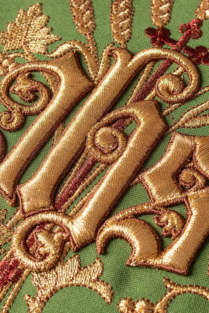 Embroidered chasuble with IHS symbol Green richly decorated - HAFTINA ATELIER