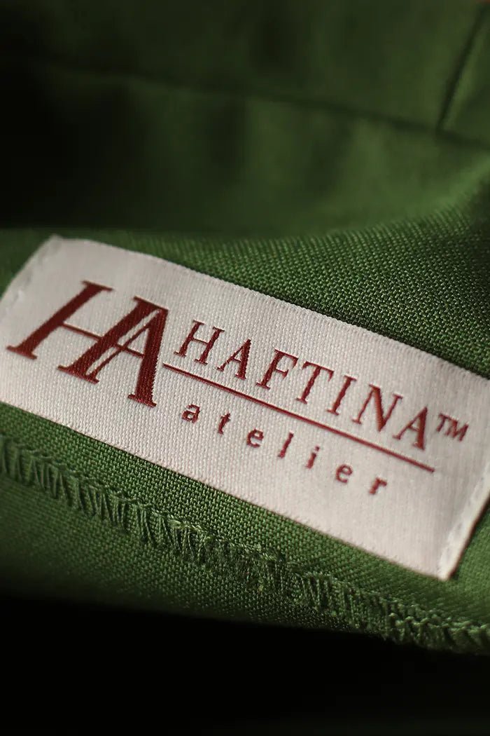 Embroidered chasuble with IHS symbol Green richly decorated - HAFTINA ATELIER