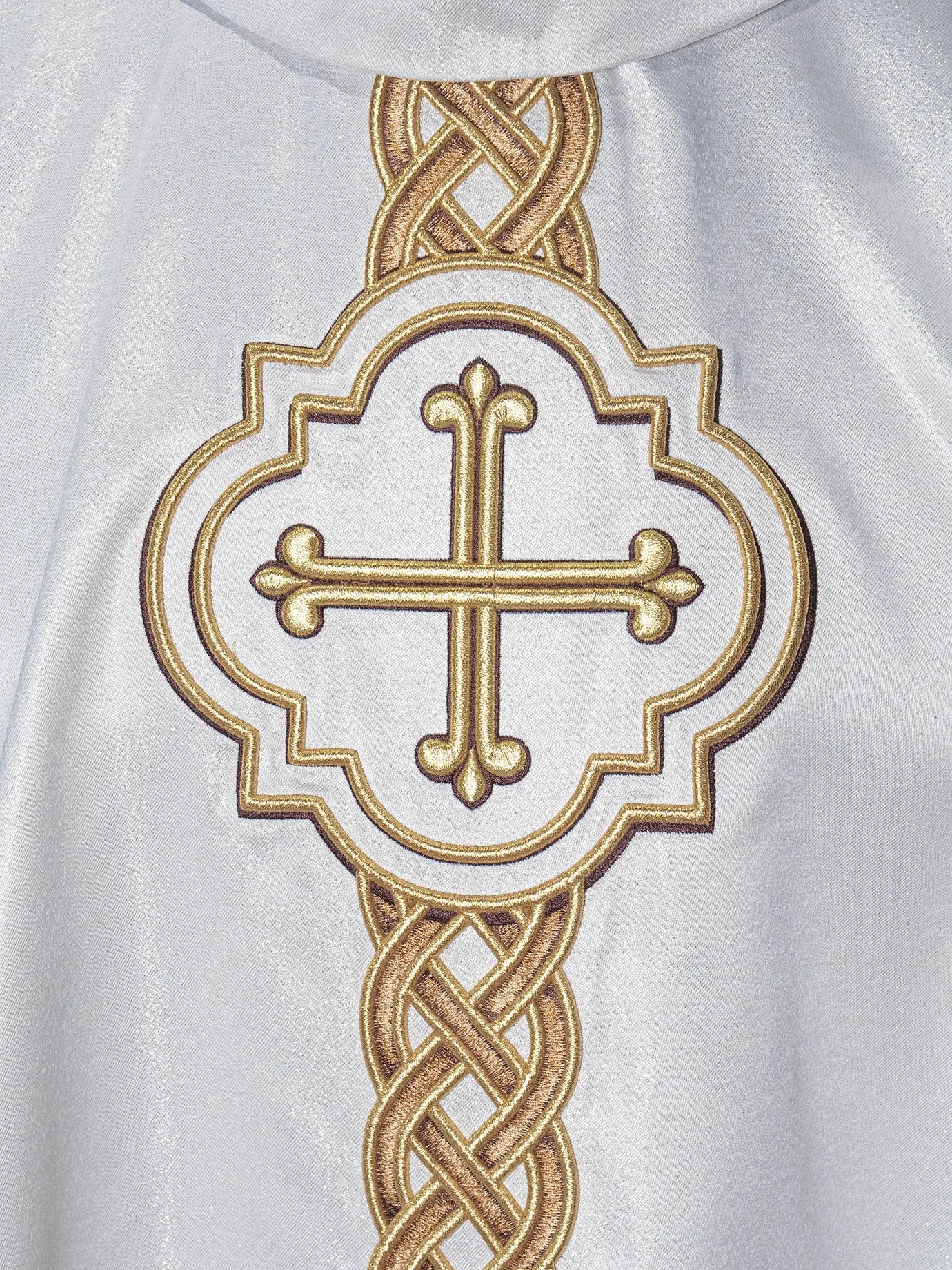 Embroidered cross ecru chasuble - HAFTINA ATELIER