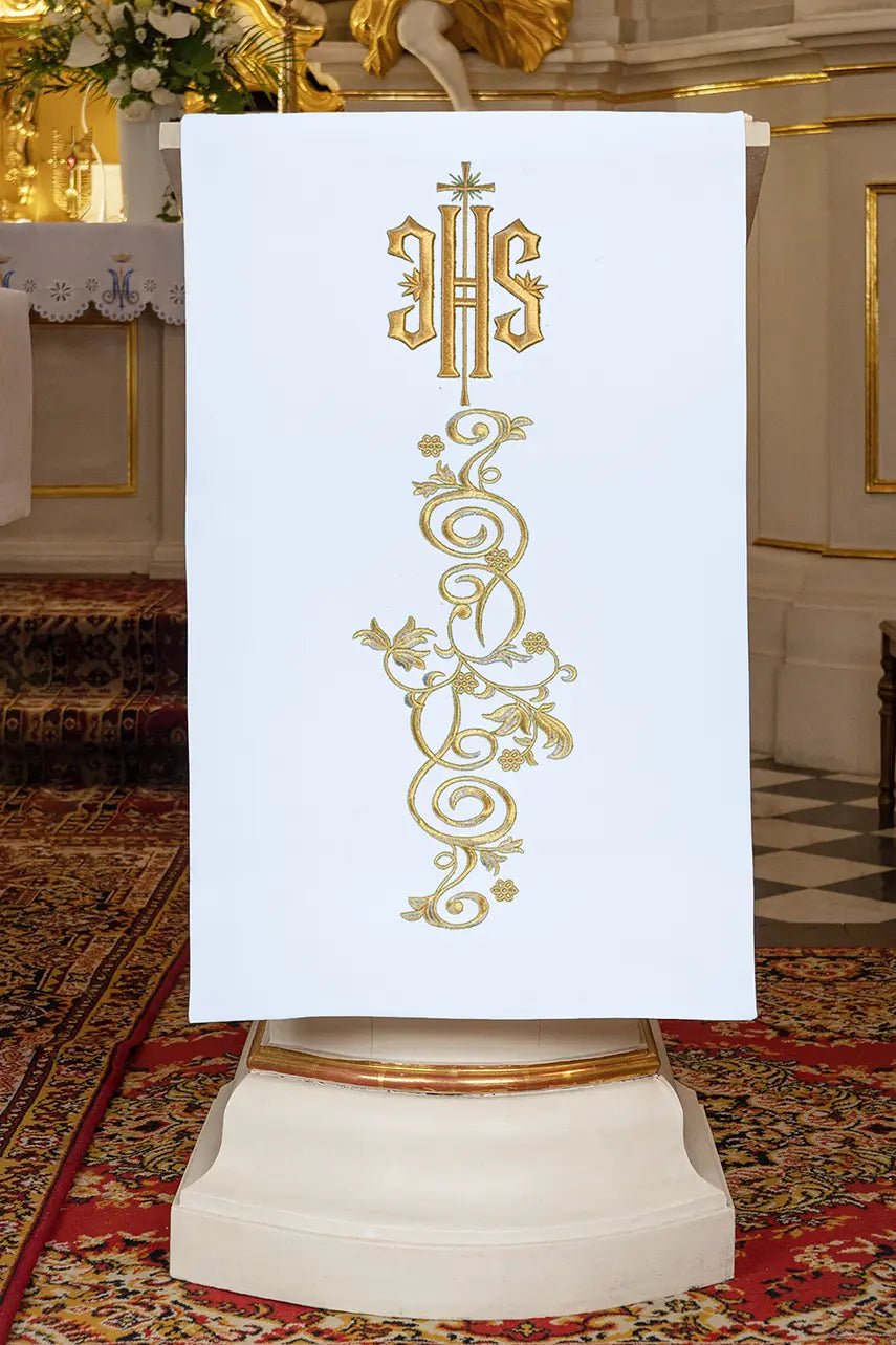 Embroidered lectern napkin with IHS motif - HAFTINA ATELIER