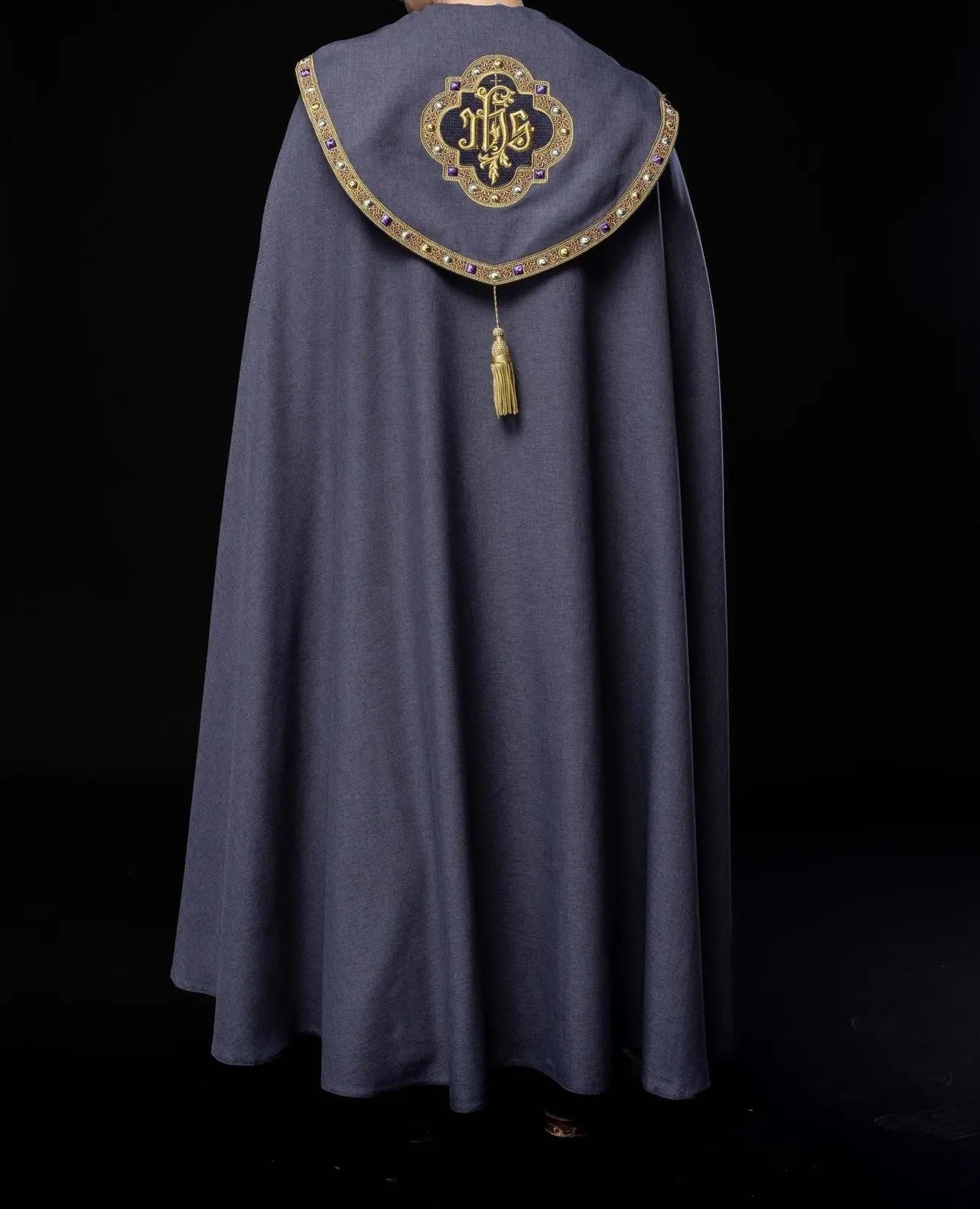 Cape liturgique violette avec IHS doré