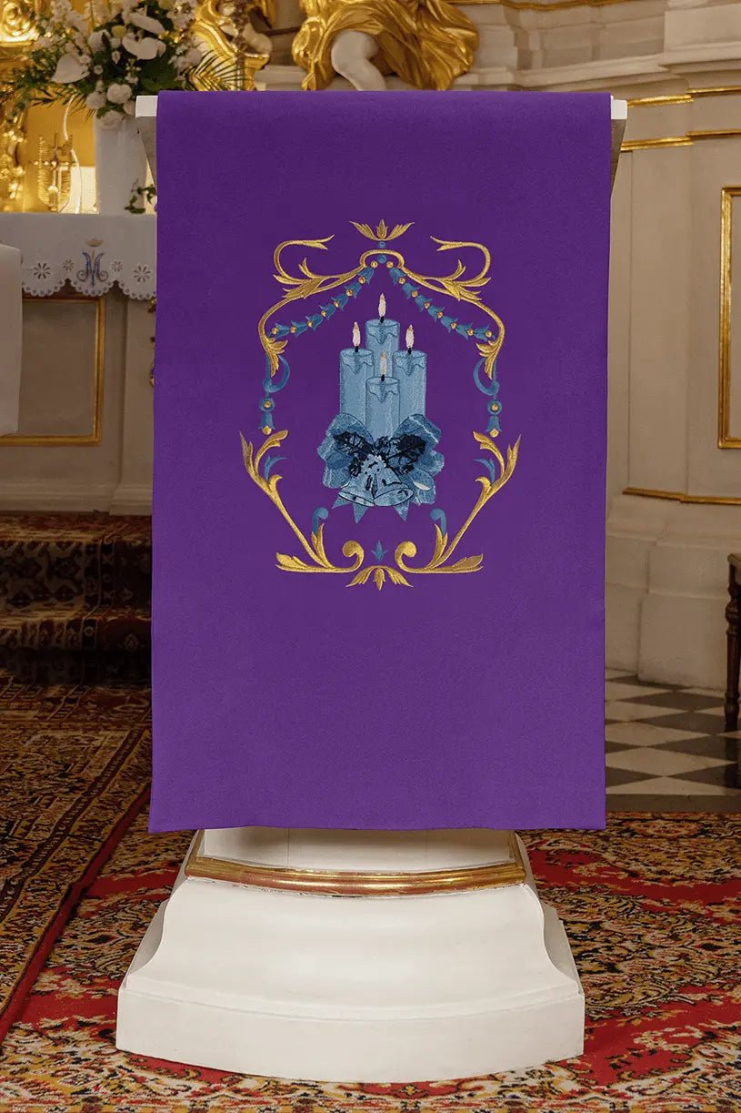 Serviette de l'Avent pour le lectionnaire brodée avec motif de bougie
