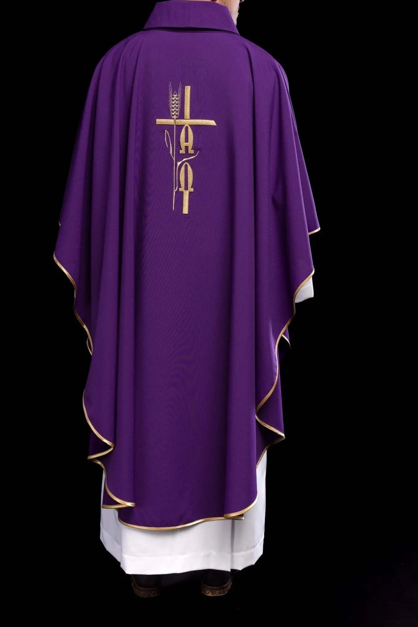 Chasuble violette avec broderie Alpha Omega