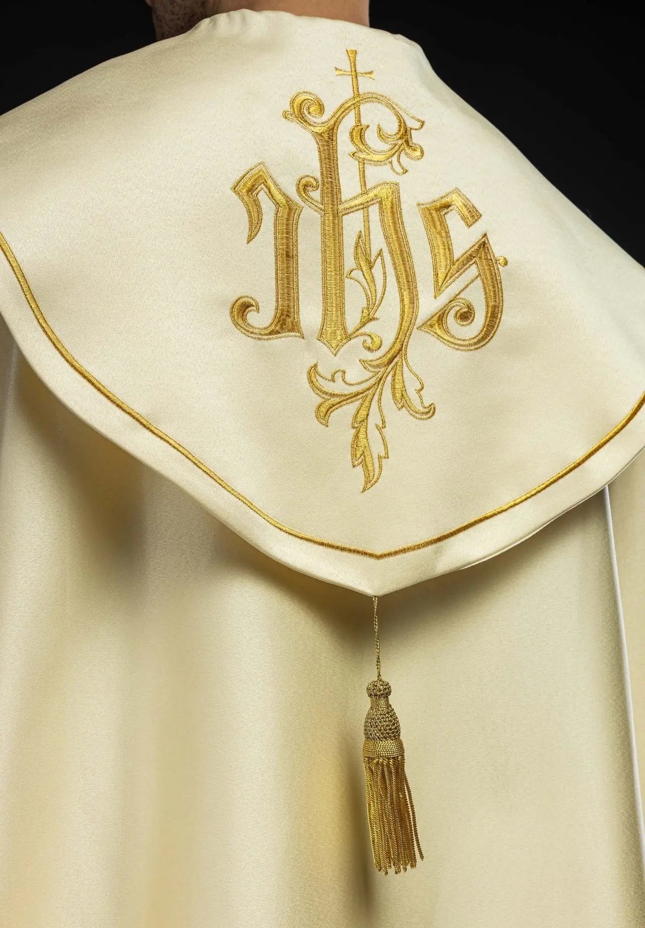 Cape eucharistique monogramme IHS