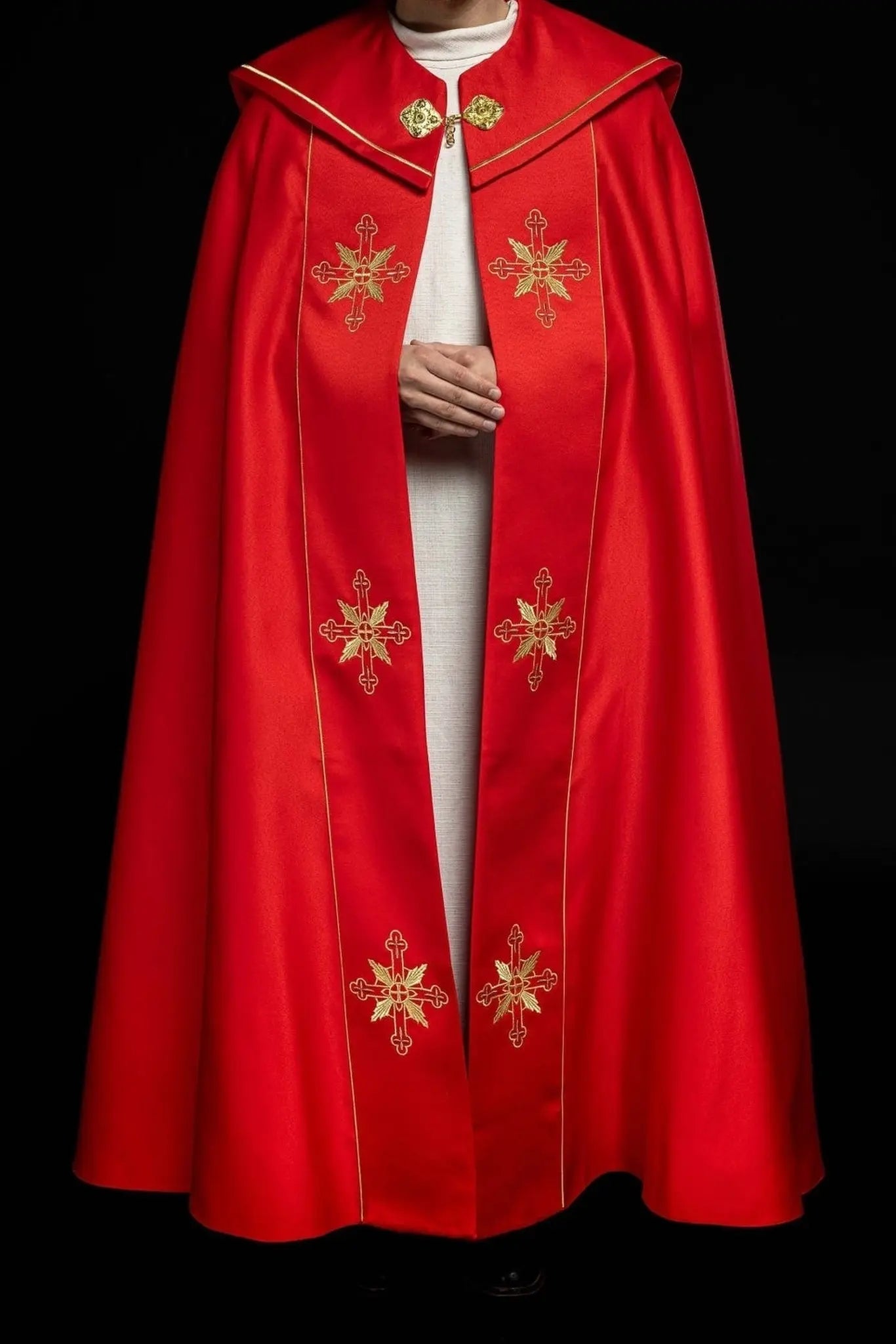 Cape eucharistique monogramme IHS rouge