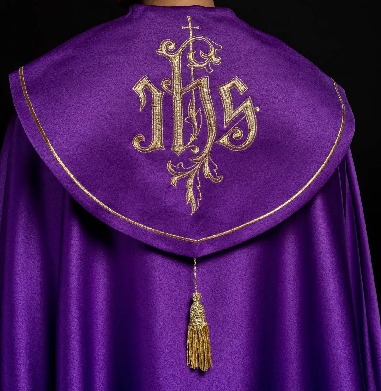 Cape eucharistique monogramme IHS violet