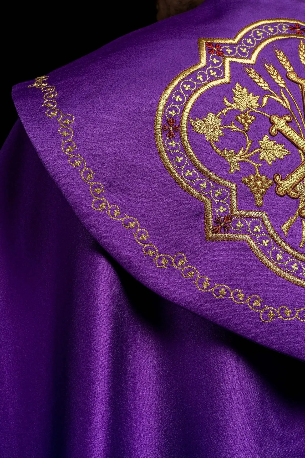 Cape eucharistique monogramme PX en violet