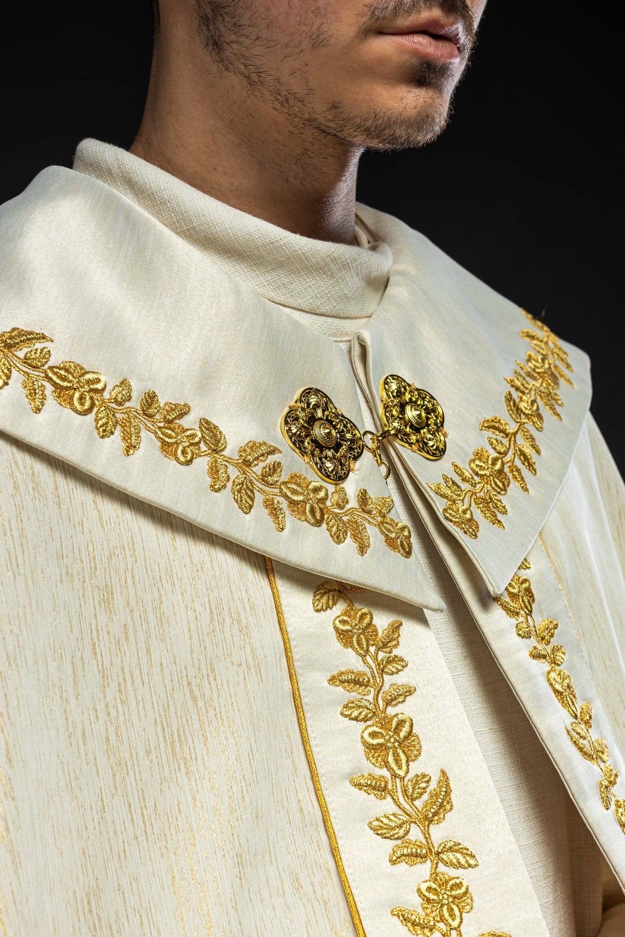 Kapa haftowana maryjna ecru